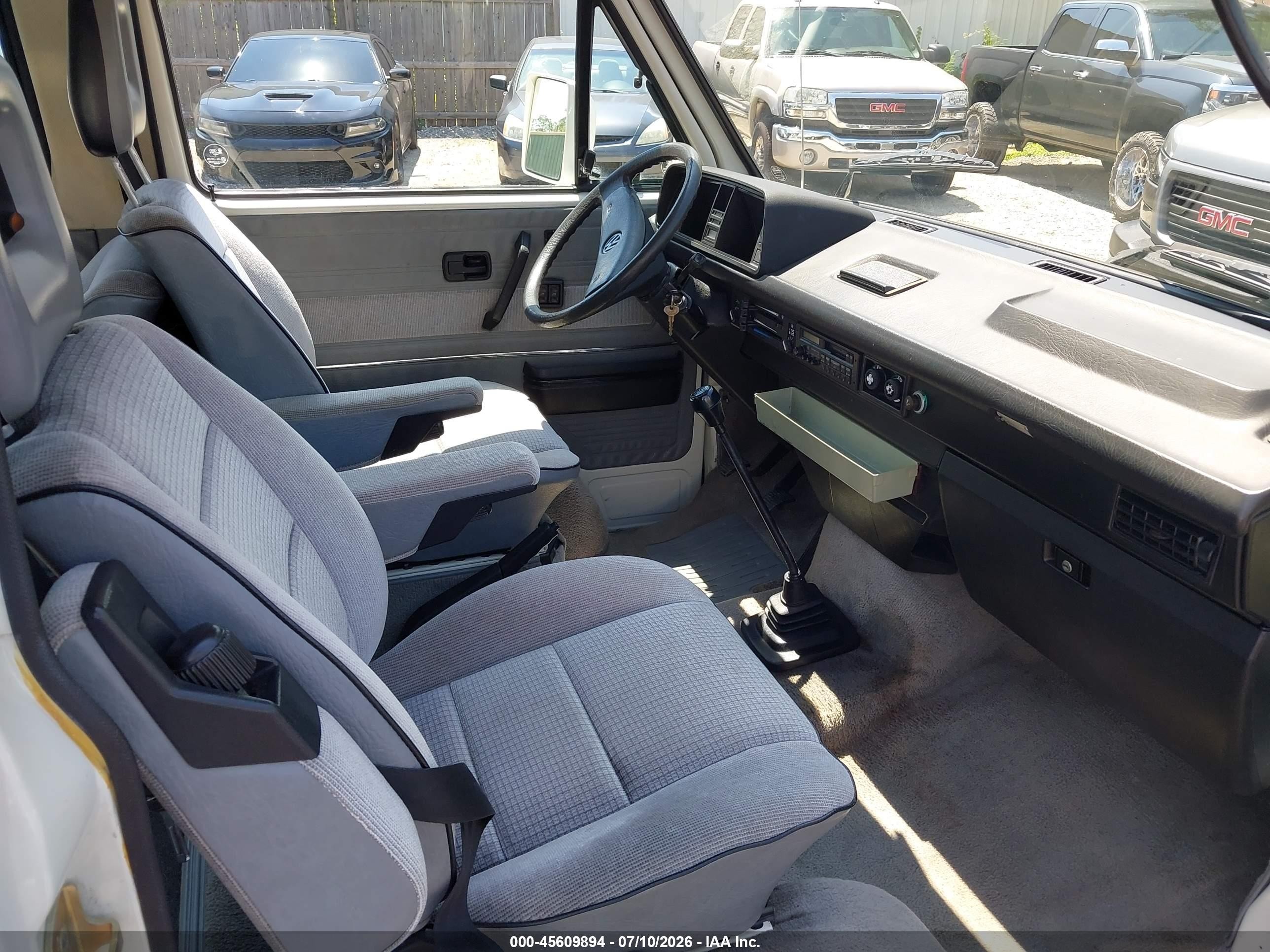 1990 Volkswagen Vanagon Bus White vin: WV2YB0250LH012274