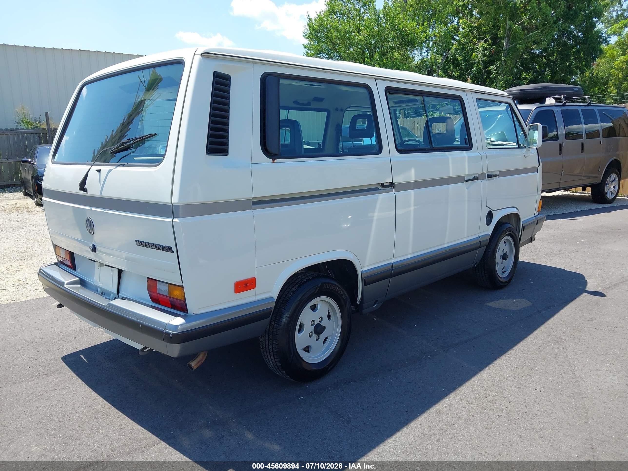 1990 Volkswagen Vanagon Bus White vin: WV2YB0250LH012274