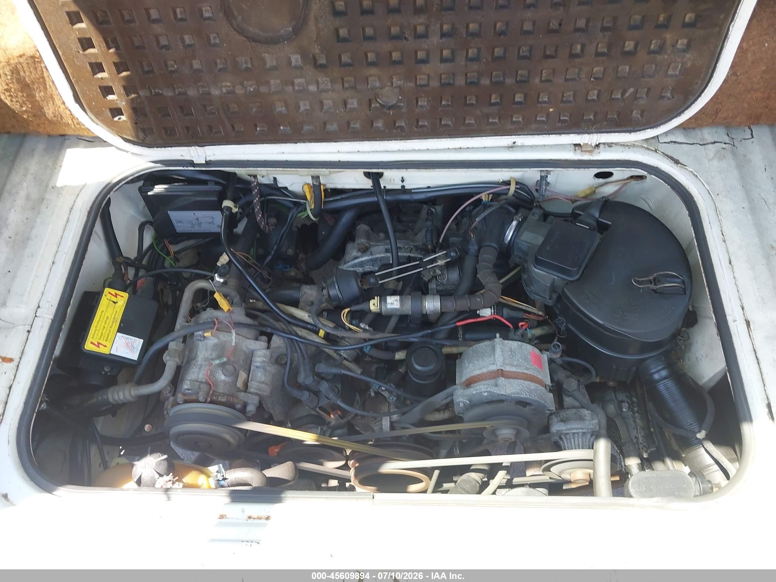 1990 Volkswagen Vanagon Bus White vin: WV2YB0250LH012274