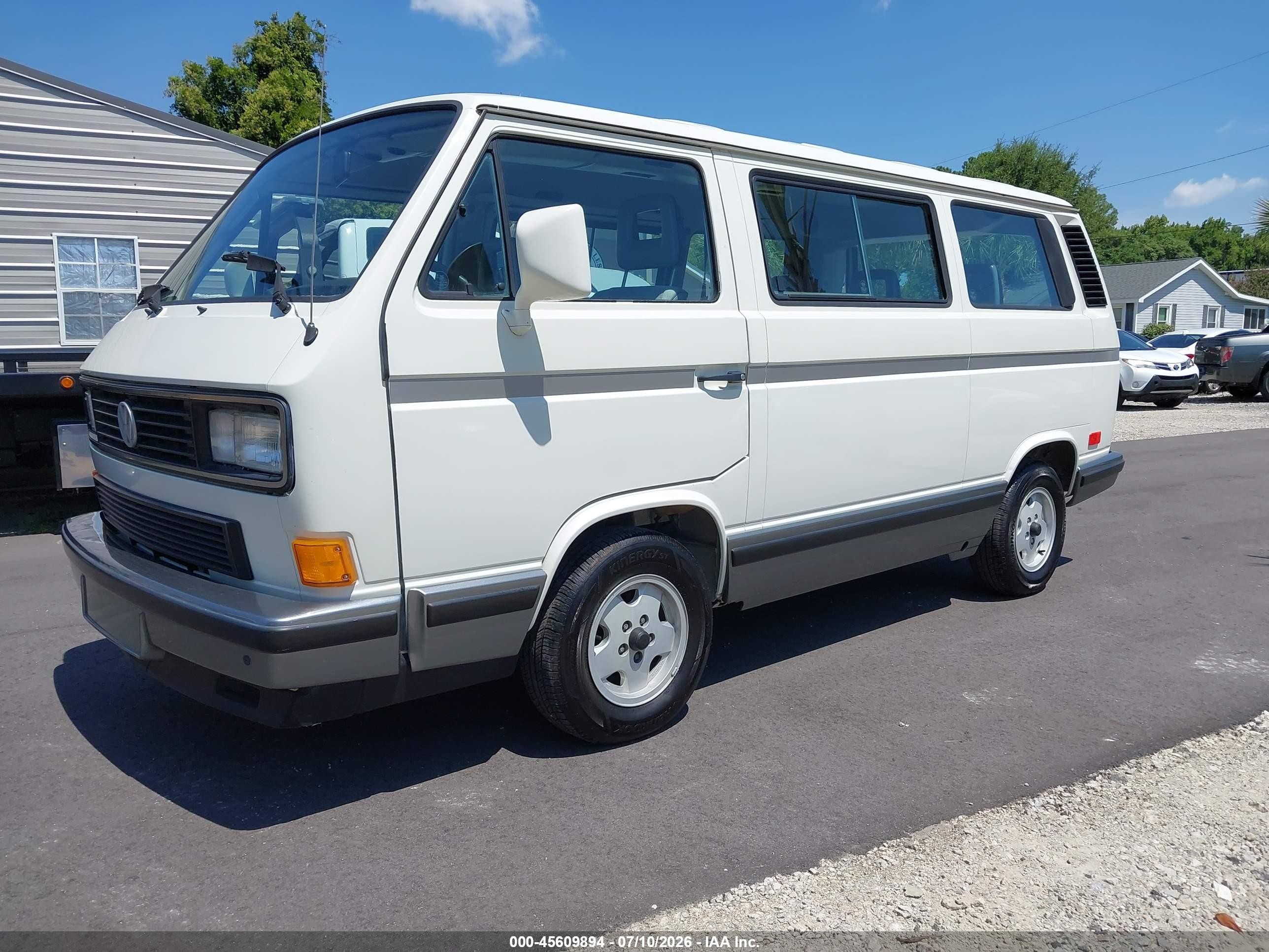 1990 Volkswagen Vanagon Bus White vin: WV2YB0250LH012274