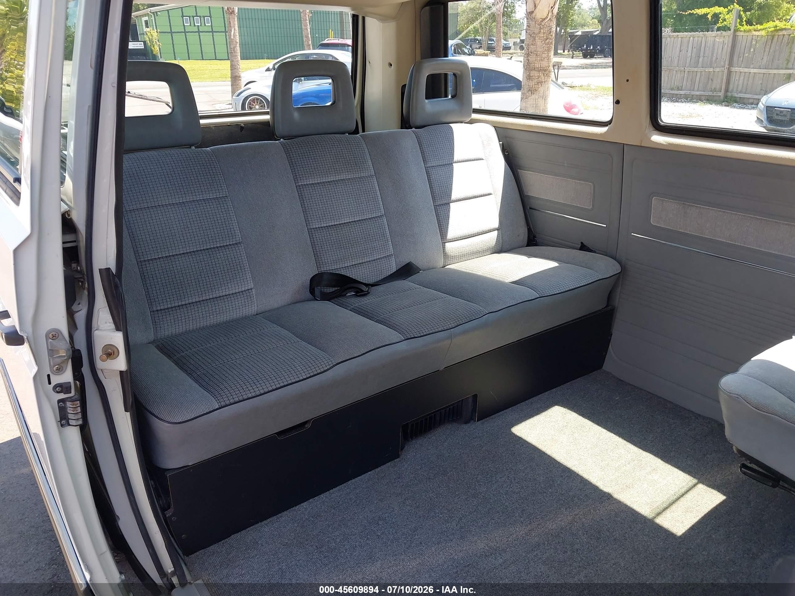 1990 Volkswagen Vanagon Bus White vin: WV2YB0250LH012274