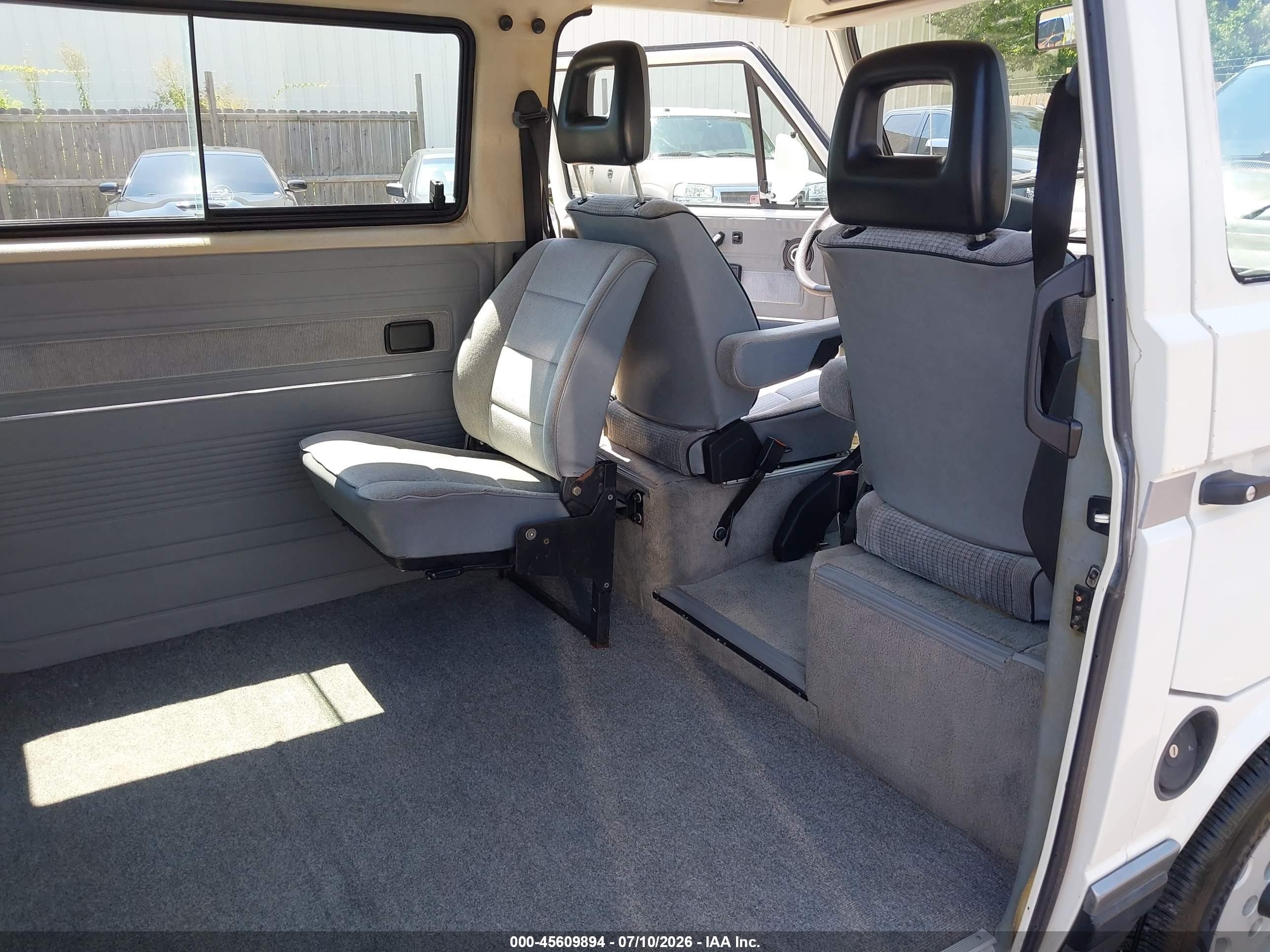 1990 Volkswagen Vanagon Bus White vin: WV2YB0250LH012274