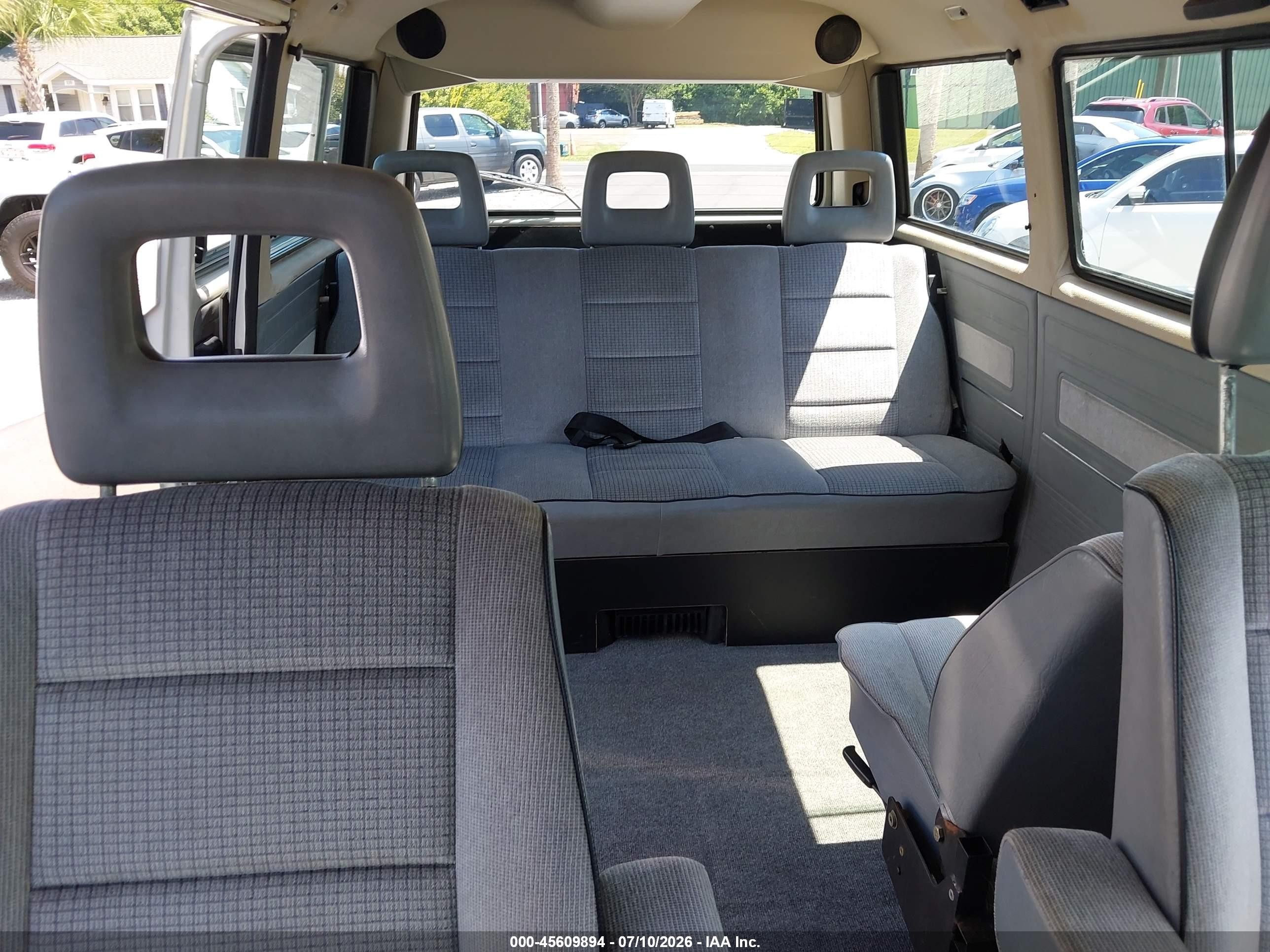 1990 Volkswagen Vanagon Bus White vin: WV2YB0250LH012274