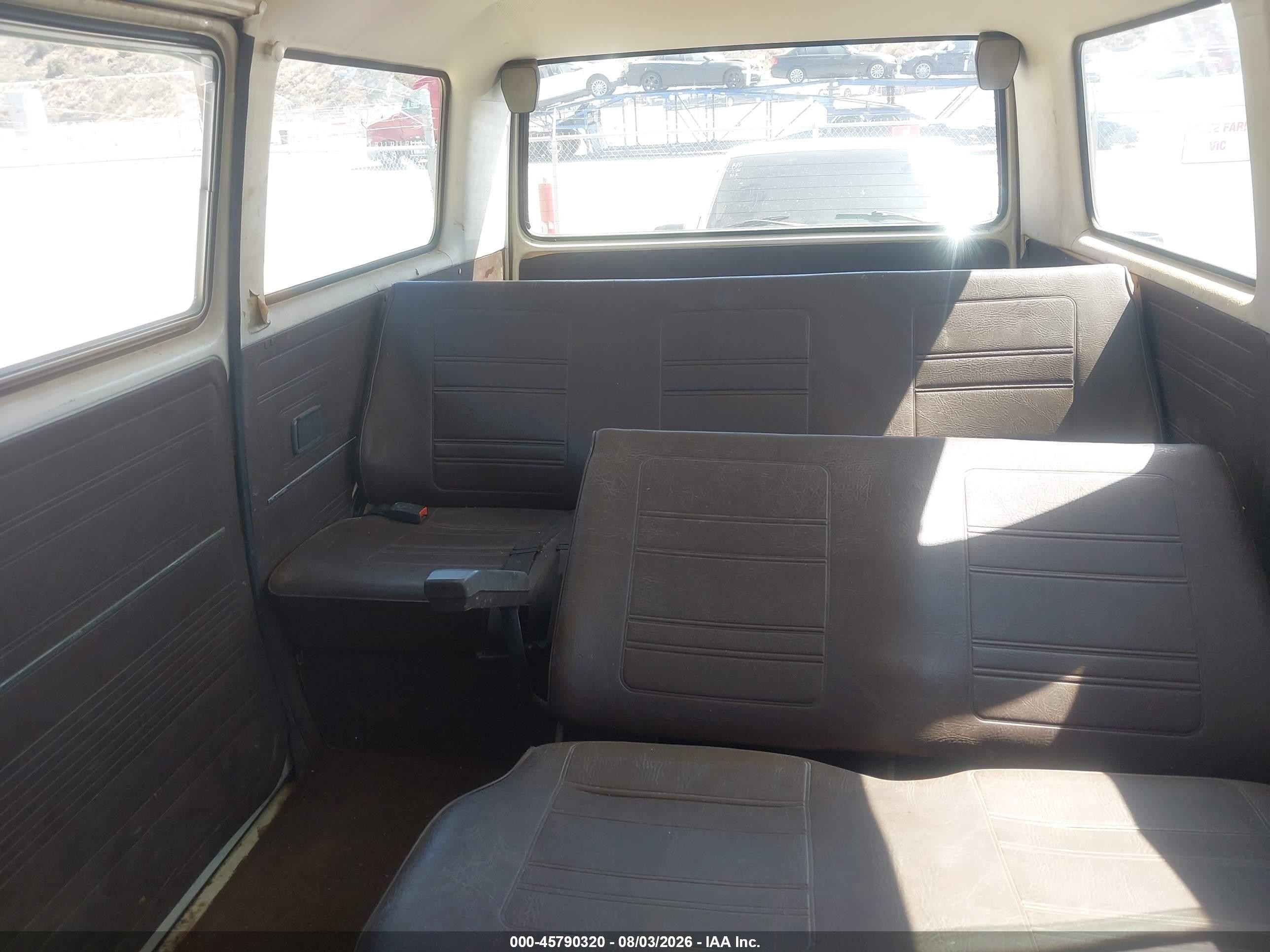 1984 Volkswagen Vanagon Bus Blue vin: WV2YB0253EH034160