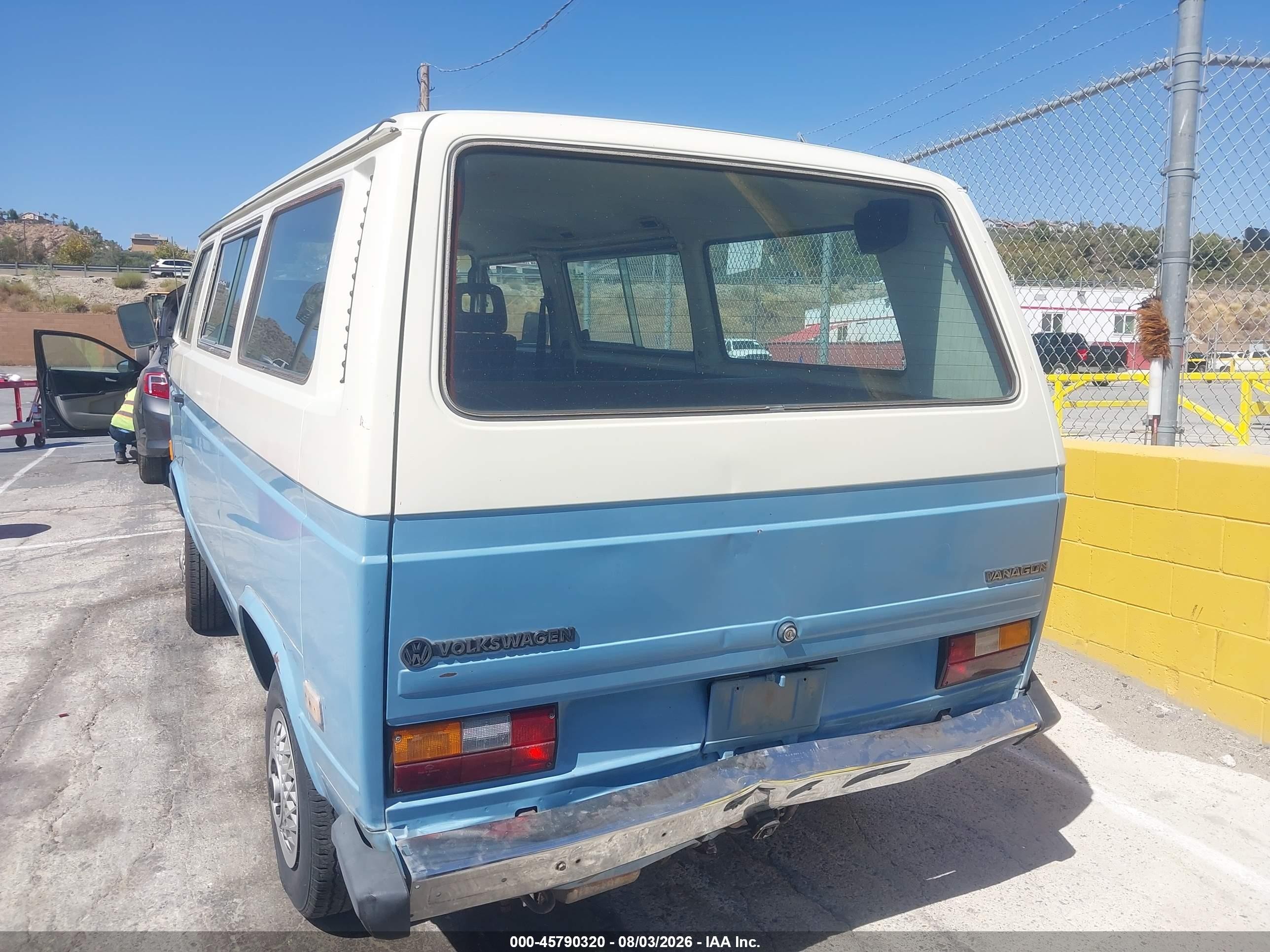 1984 Volkswagen Vanagon Bus Blue vin: WV2YB0253EH034160