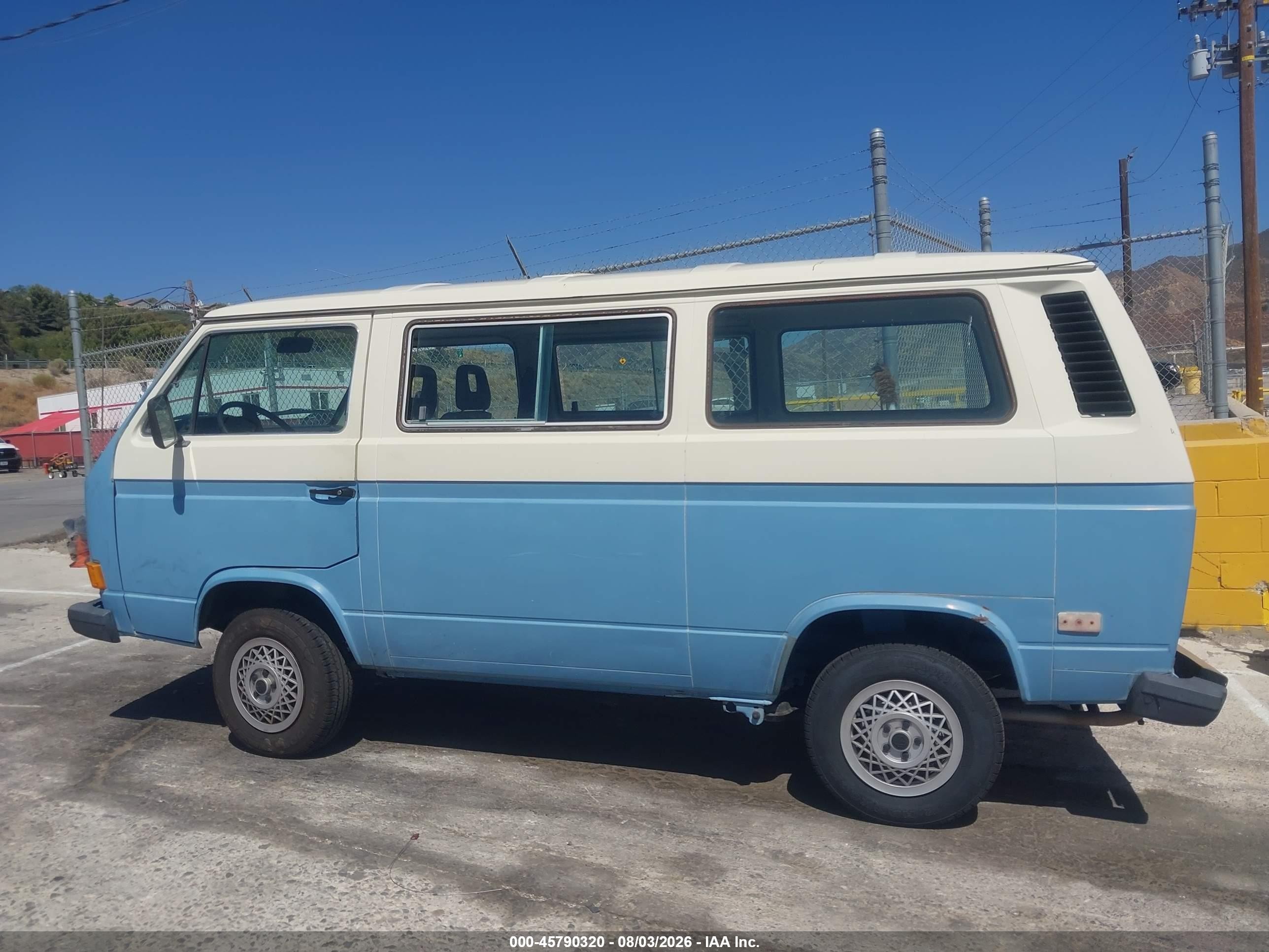 1984 Volkswagen Vanagon Bus Blue vin: WV2YB0253EH034160
