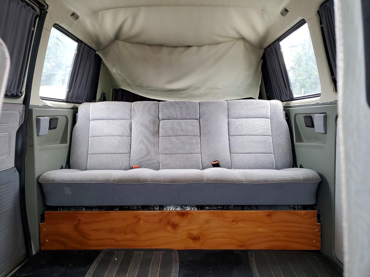 1988 Volkswagen Vanagon Bus Silver vin: WV2YB0253JH007440