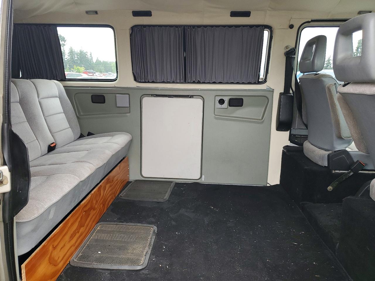 1988 Volkswagen Vanagon Bus Silver vin: WV2YB0253JH007440