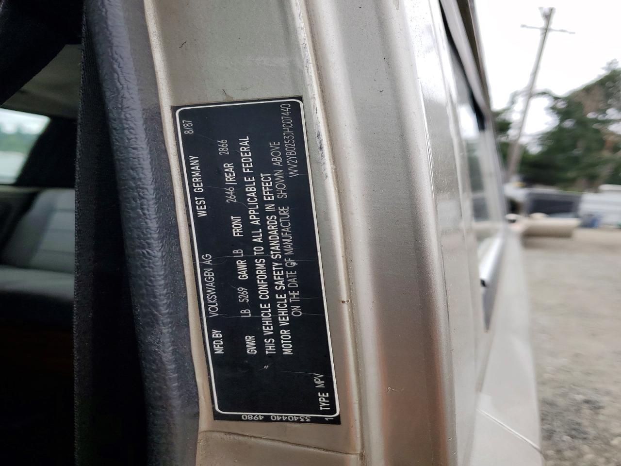 1988 Volkswagen Vanagon Bus Silver vin: WV2YB0253JH007440