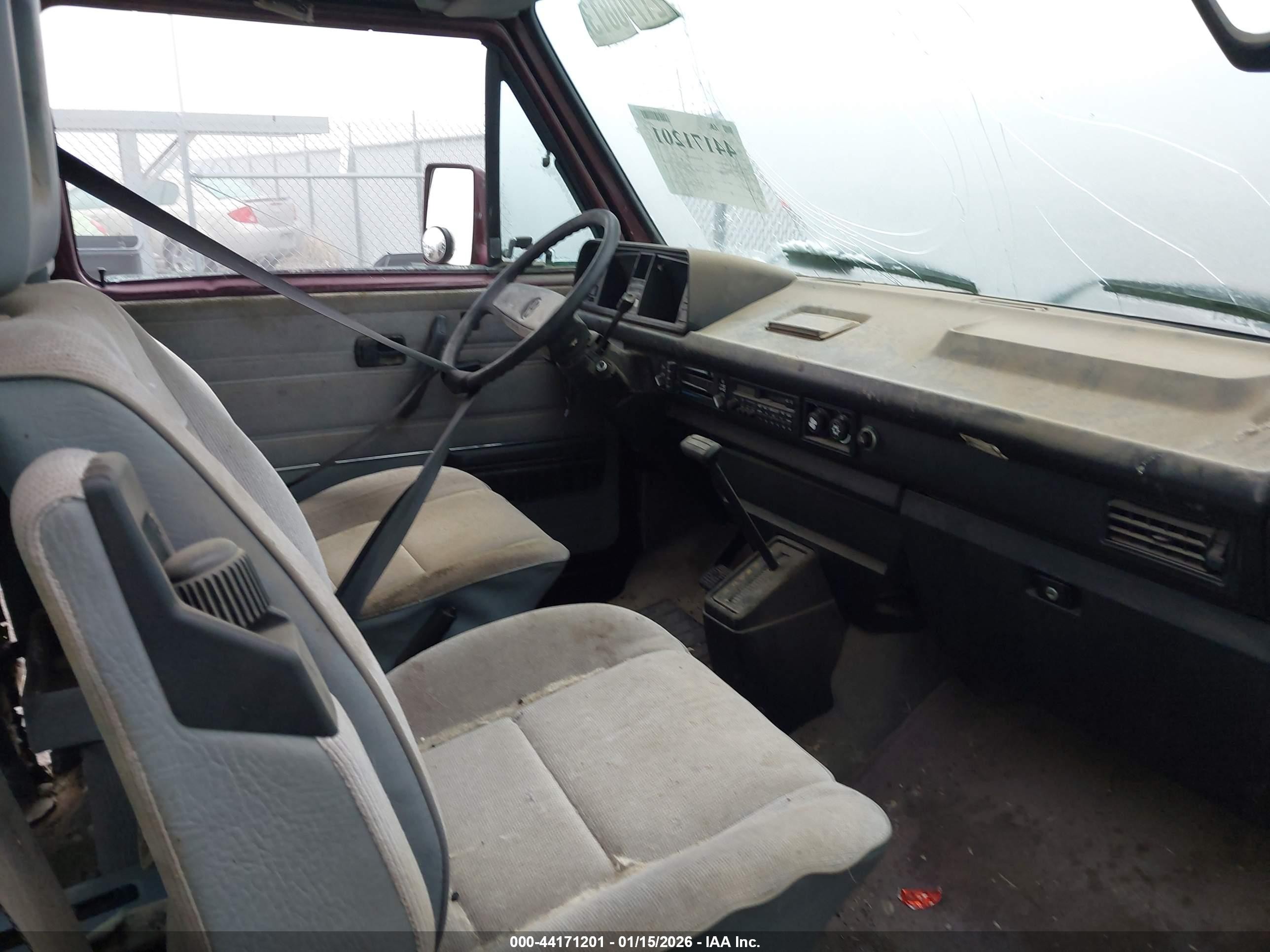 1991 Volkswagen Vanagon Bus Красный vin: WV2YB0253MG009019