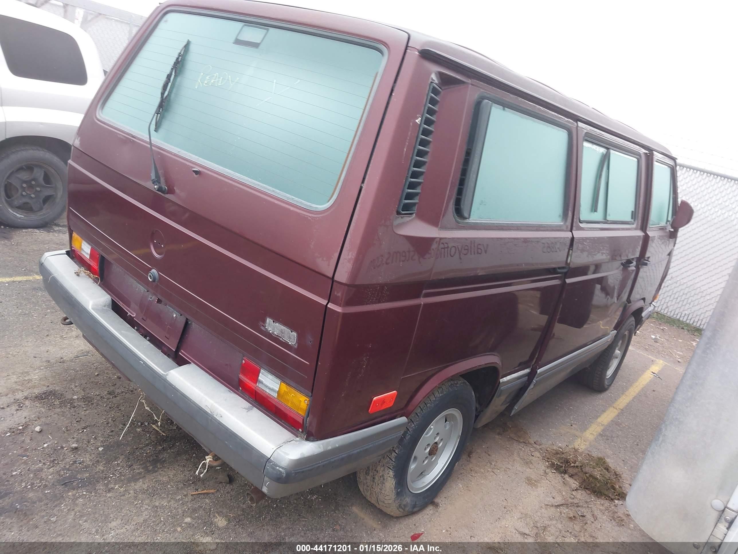 1991 Volkswagen Vanagon Bus Красный vin: WV2YB0253MG009019
