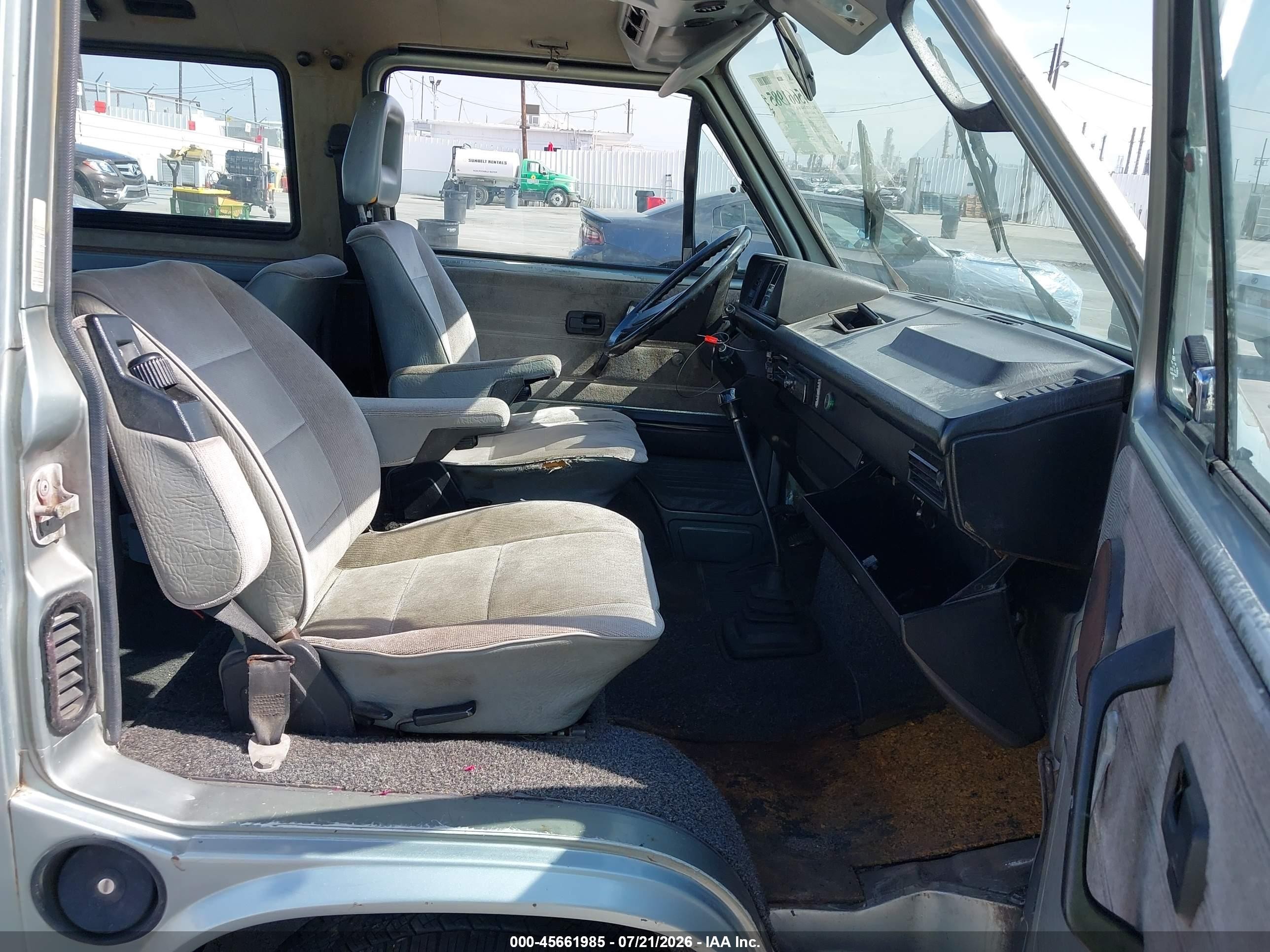 1987 Volkswagen Vanagon Bus Silver vin: WV2YB0254HH070444