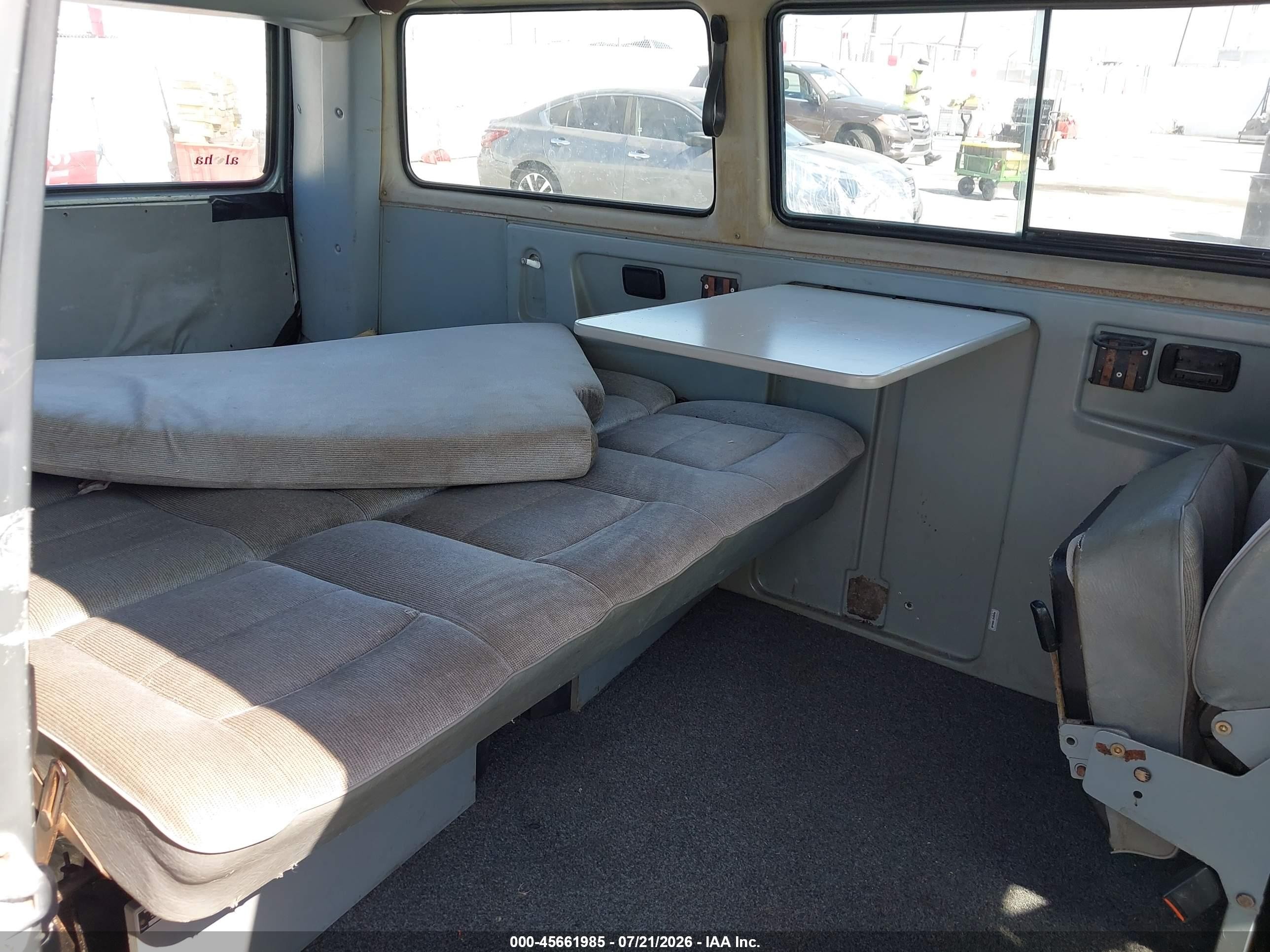 1987 Volkswagen Vanagon Bus Silver vin: WV2YB0254HH070444