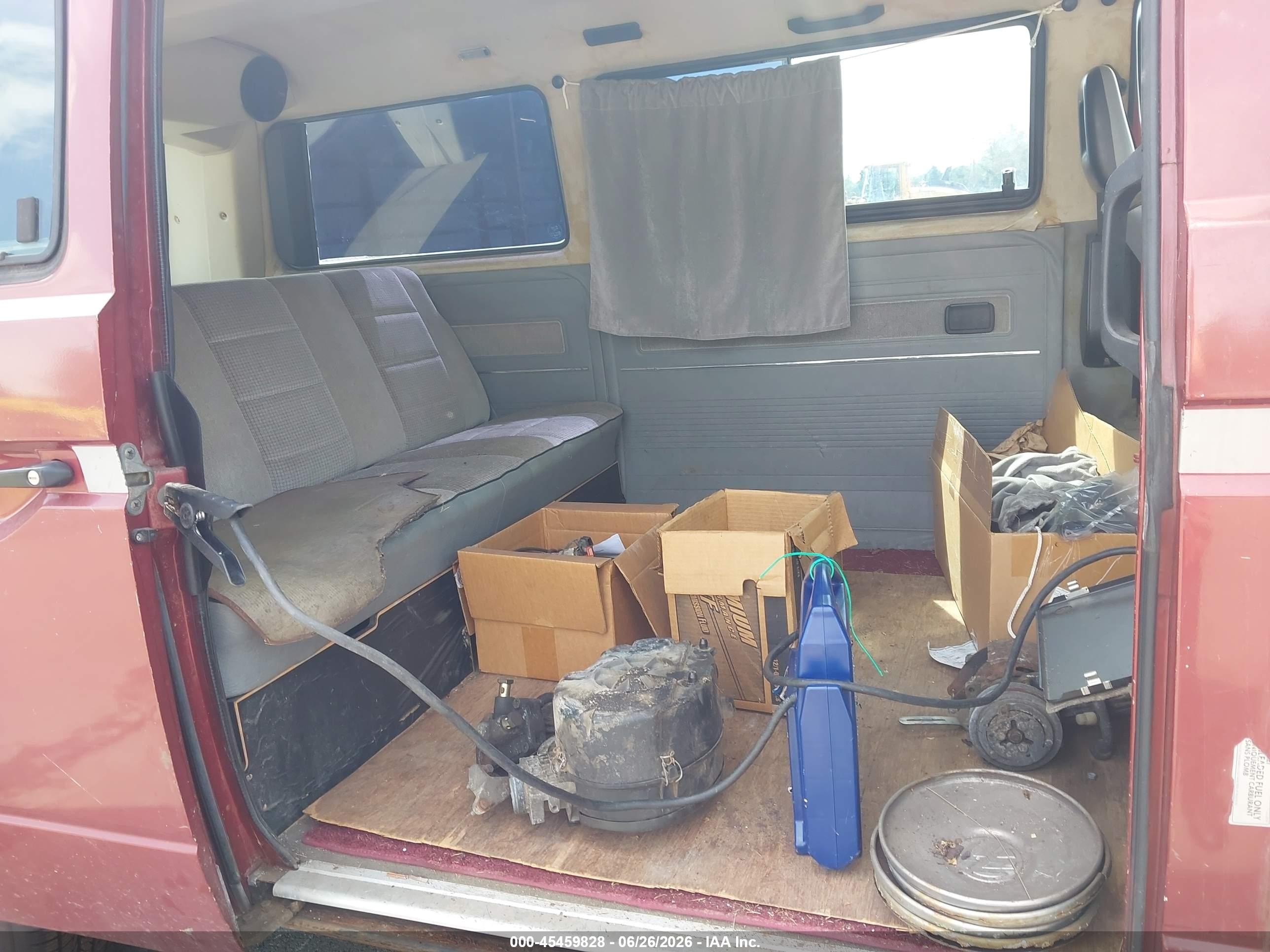 1989 Volkswagen Vanagon Bus Red vin: WV2YB0255KH051182