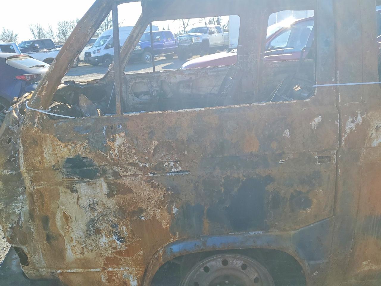 1991 Volkswagen Vanagon Bus Burn vin: WV2YB0256MG000217