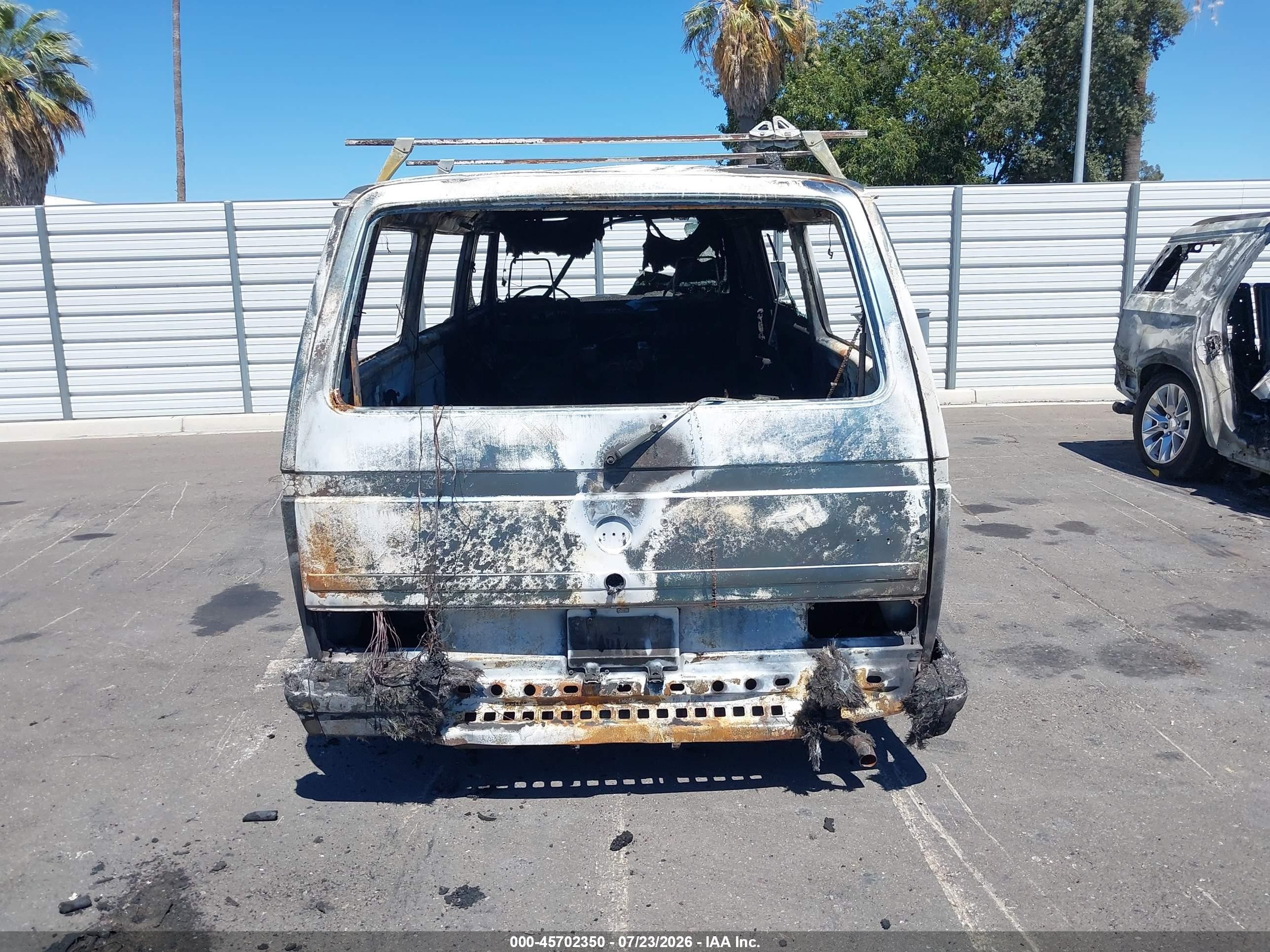 1990 Volkswagen Vanagon Bus White vin: WV2YB0257LH011168