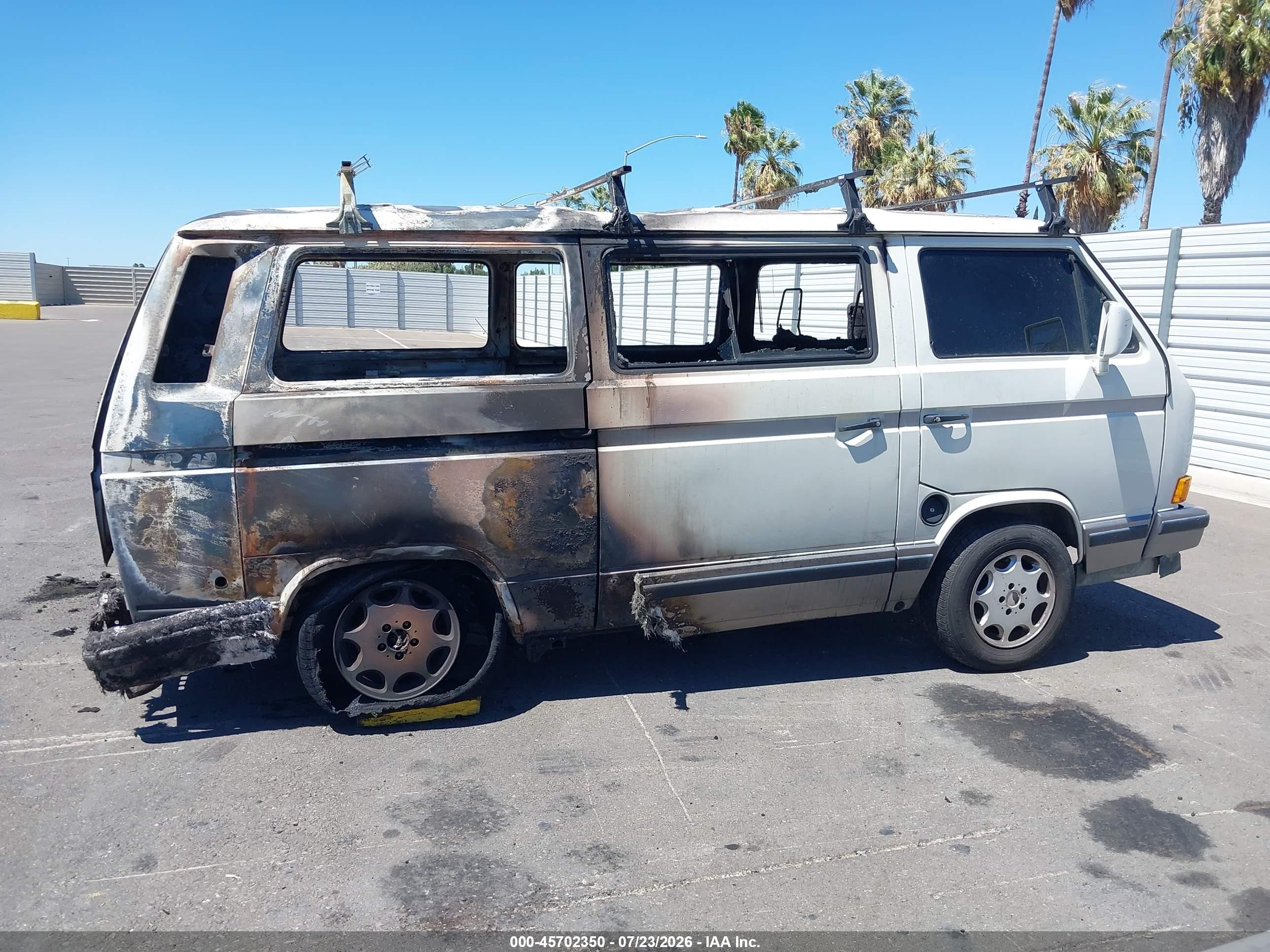 1990 Volkswagen Vanagon Bus White vin: WV2YB0257LH011168