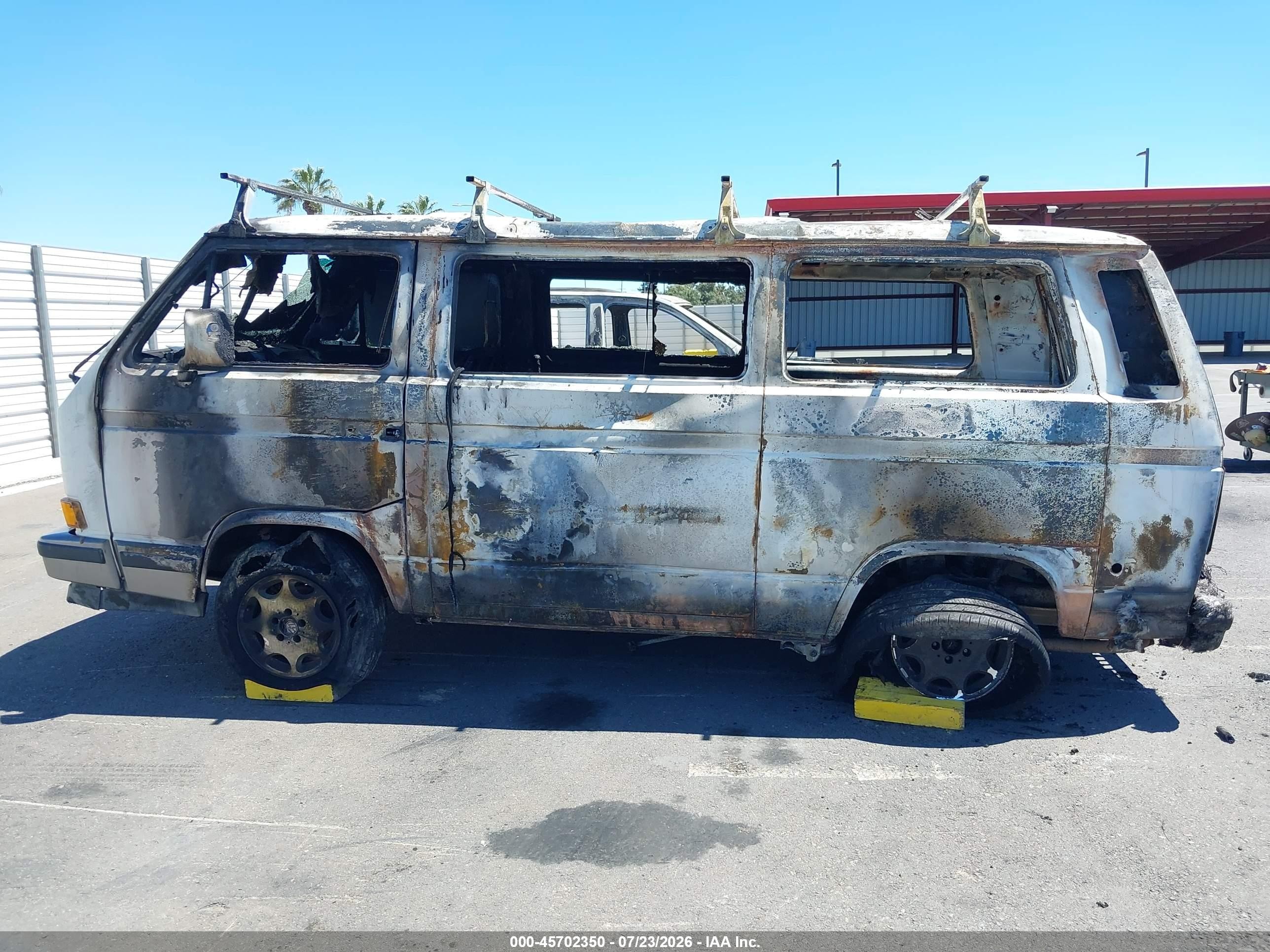 1990 Volkswagen Vanagon Bus White vin: WV2YB0257LH011168
