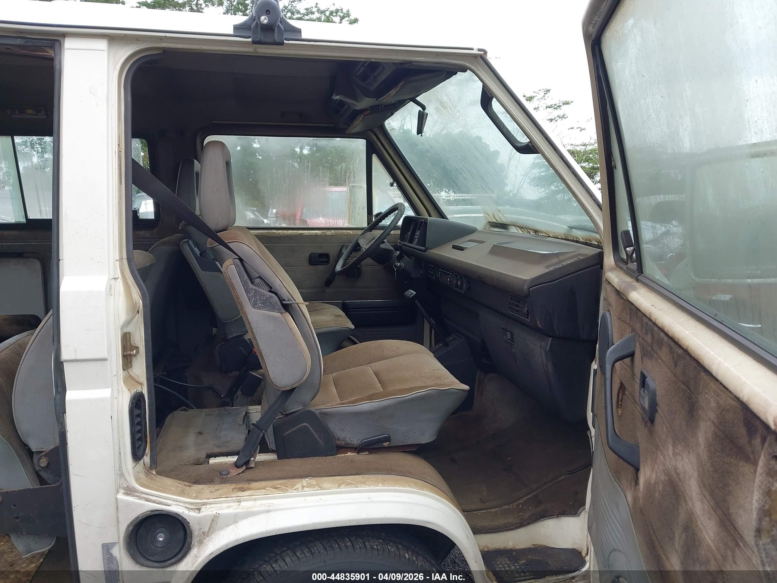 1990 Volkswagen Vanagon Bus White vin: WV2YB0258LG104416