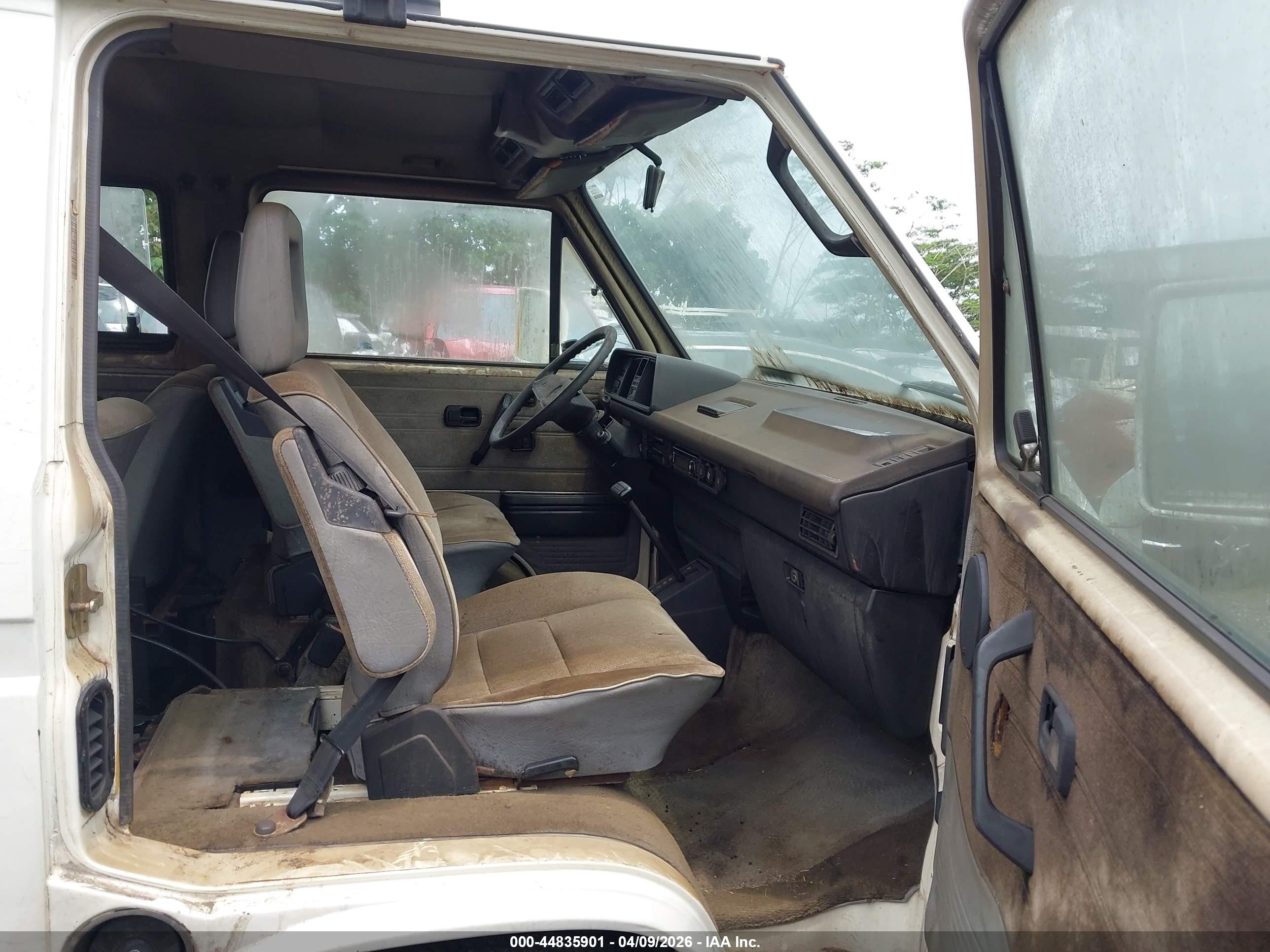 1990 Volkswagen Vanagon Bus White vin: WV2YB0258LG104416