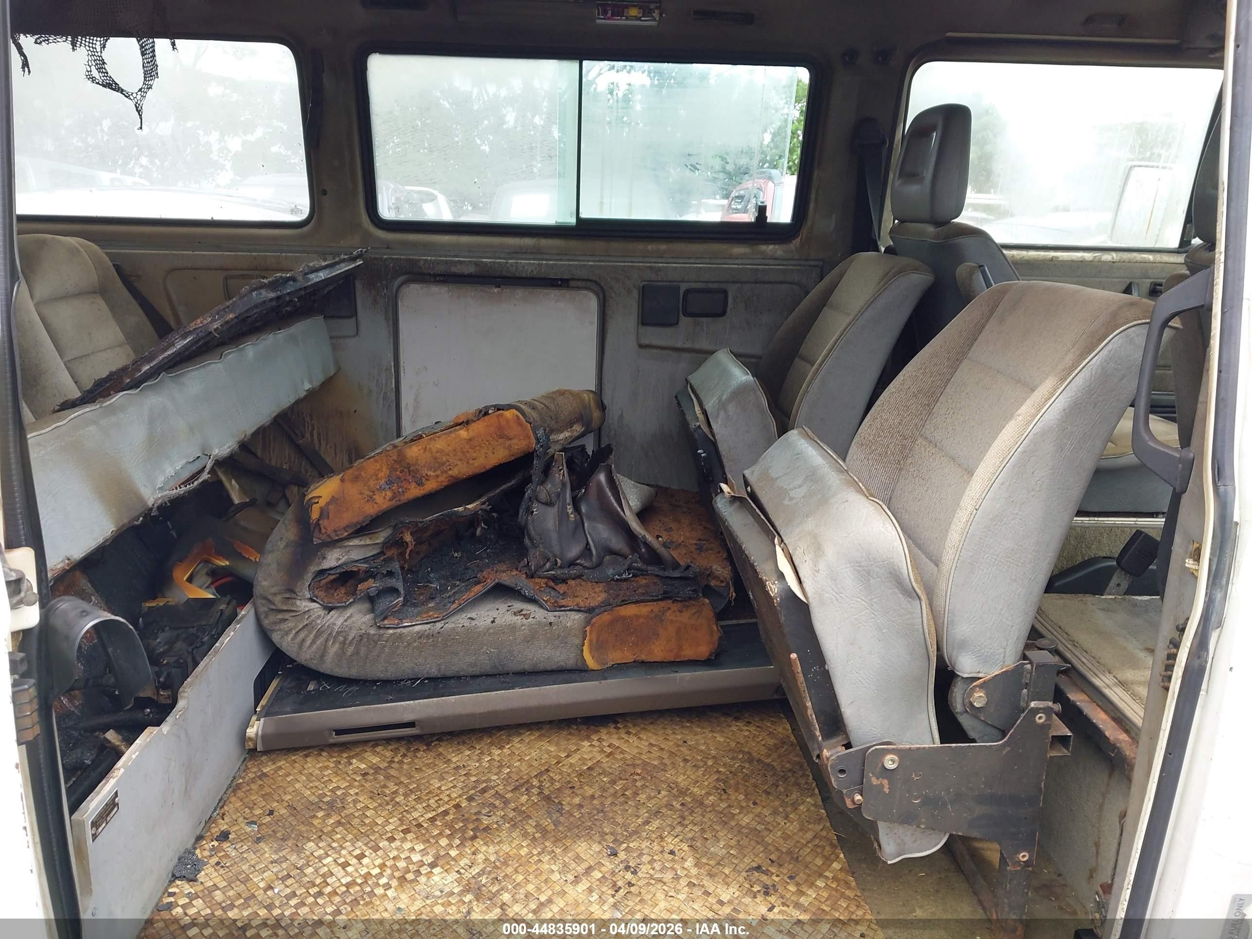 1990 Volkswagen Vanagon Bus White vin: WV2YB0258LG104416