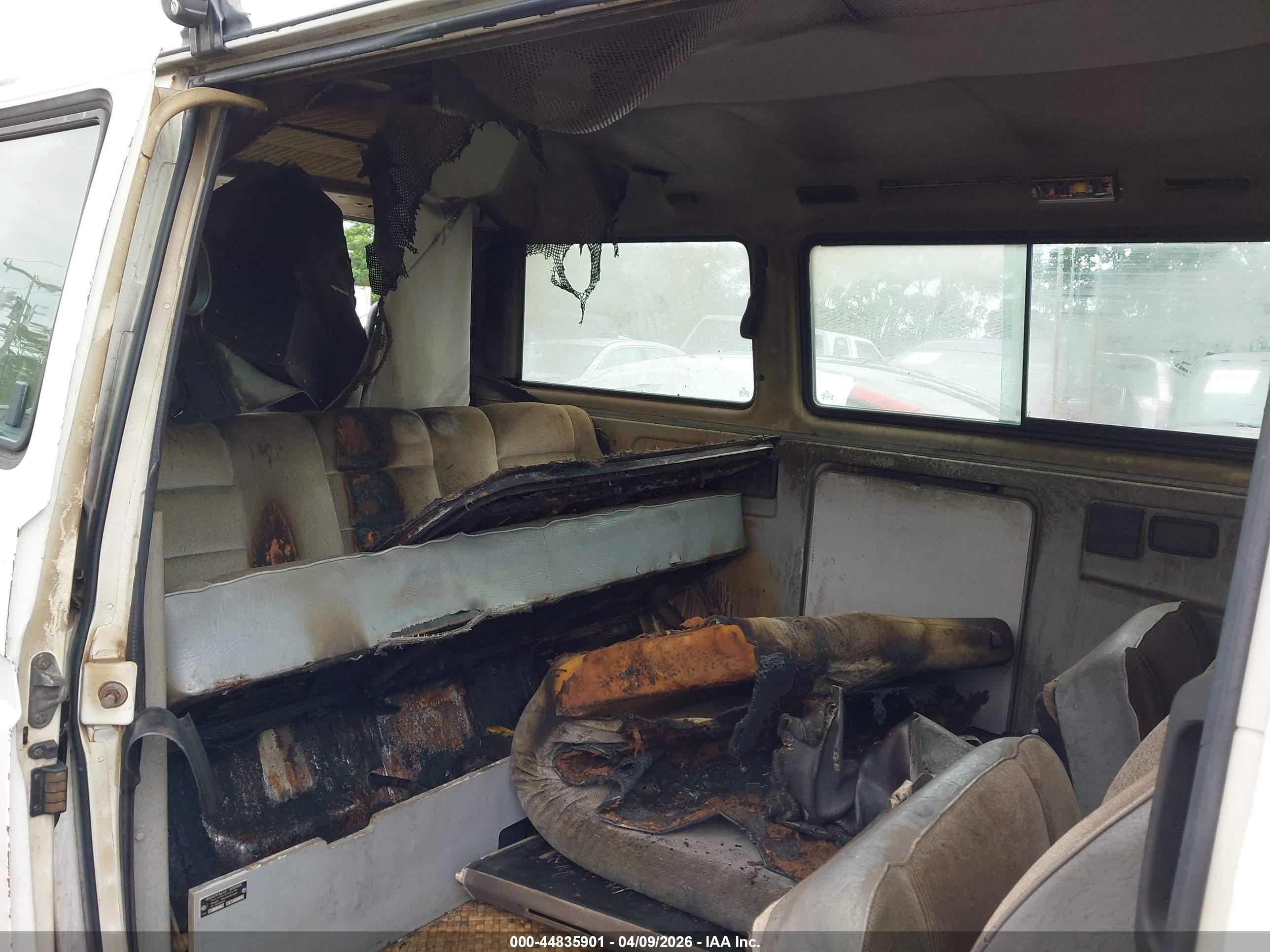 1990 Volkswagen Vanagon Bus White vin: WV2YB0258LG104416