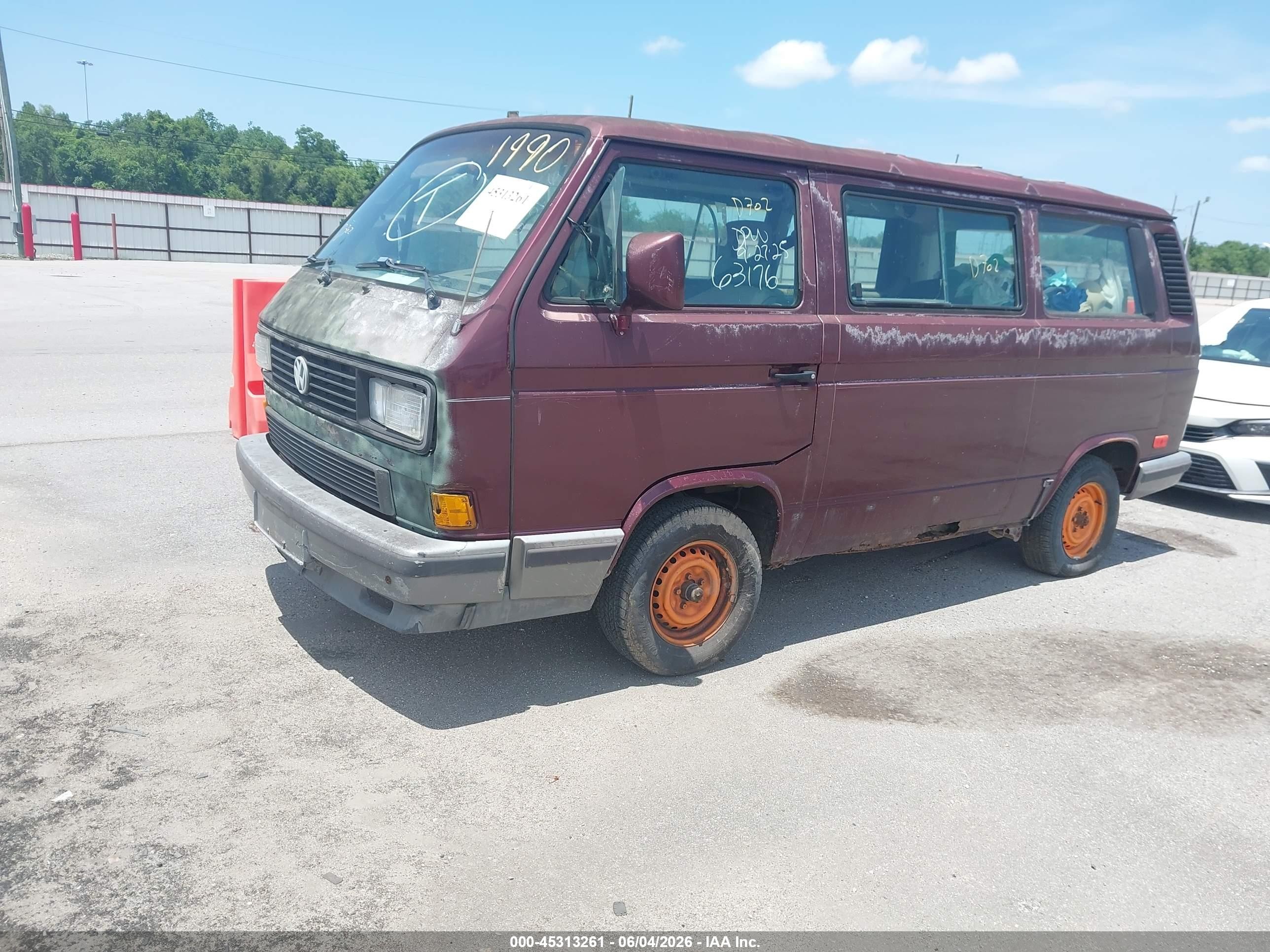 1990 Volkswagen Vanagon Bus Burgundy vin: WV2YB0259LH051641