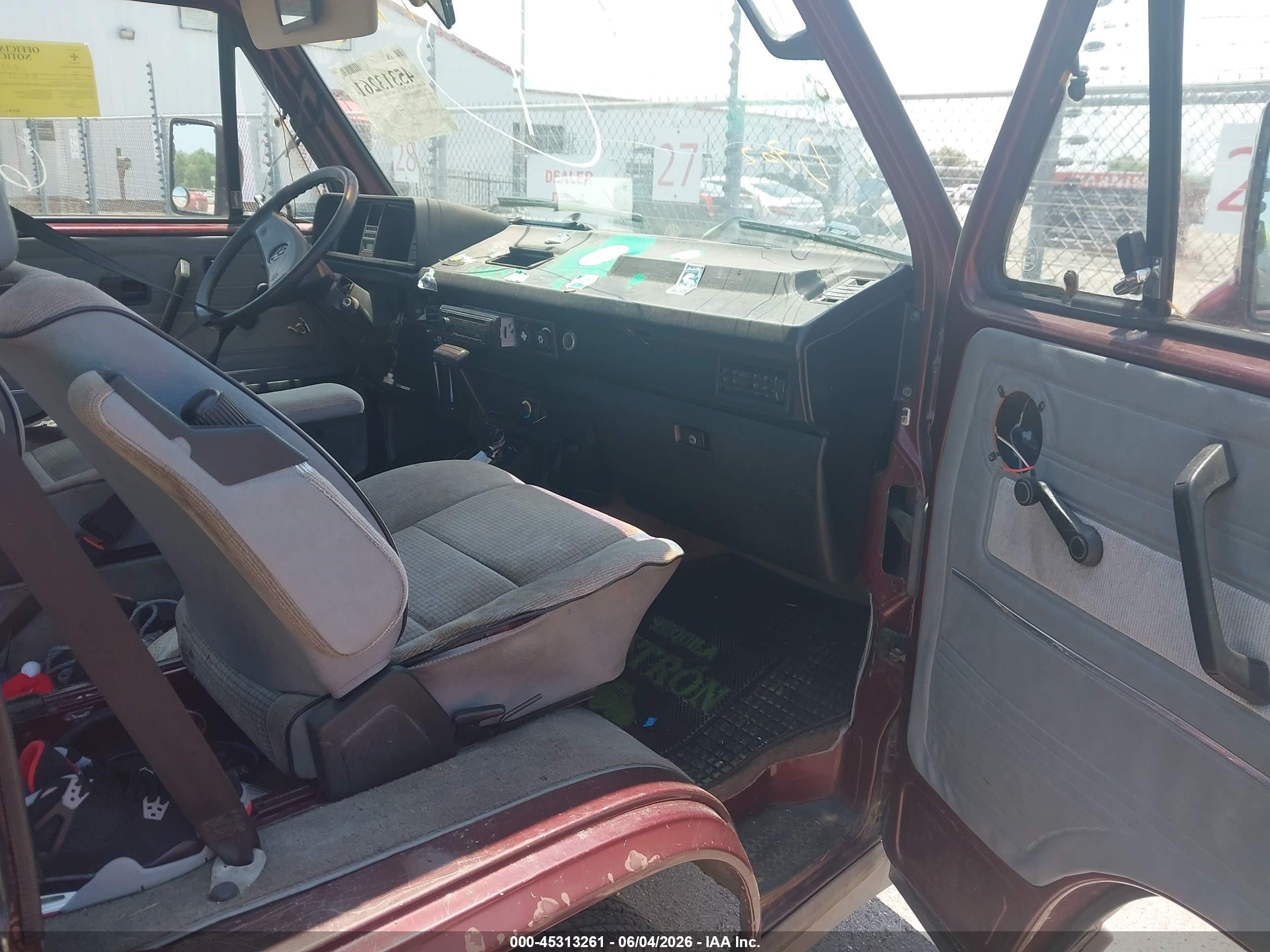 1990 Volkswagen Vanagon Bus Burgundy vin: WV2YB0259LH051641