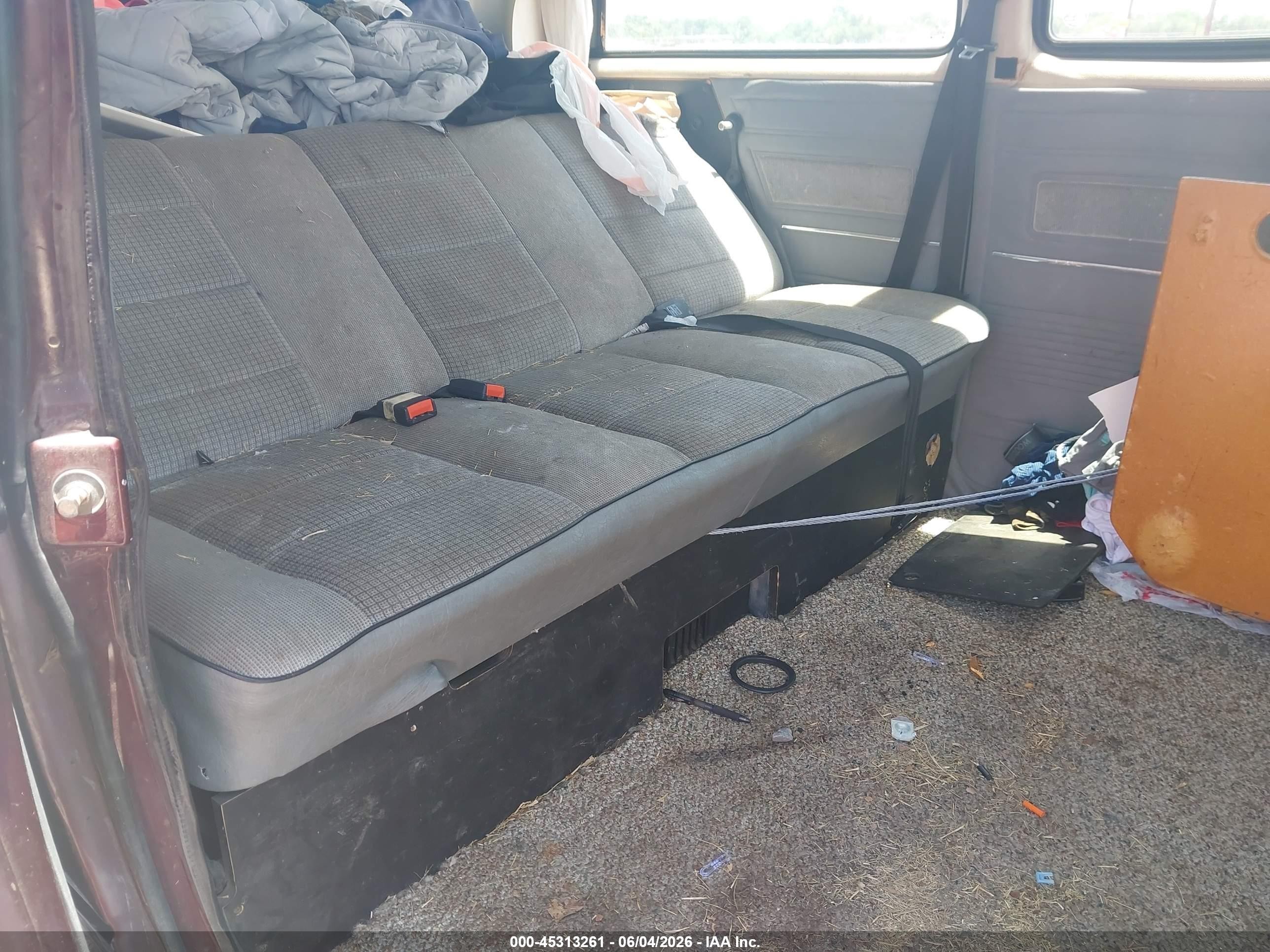 1990 Volkswagen Vanagon Bus Burgundy vin: WV2YB0259LH051641
