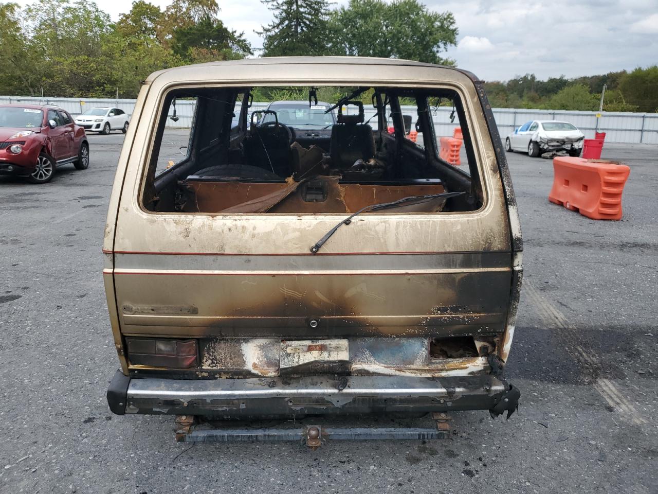 1985 Volkswagen Vanagon Bus Gold vin: WV2YB025XFH026994