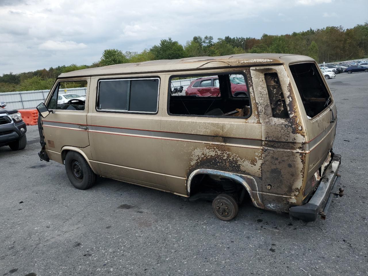 1985 Volkswagen Vanagon Bus Gold vin: WV2YB025XFH026994