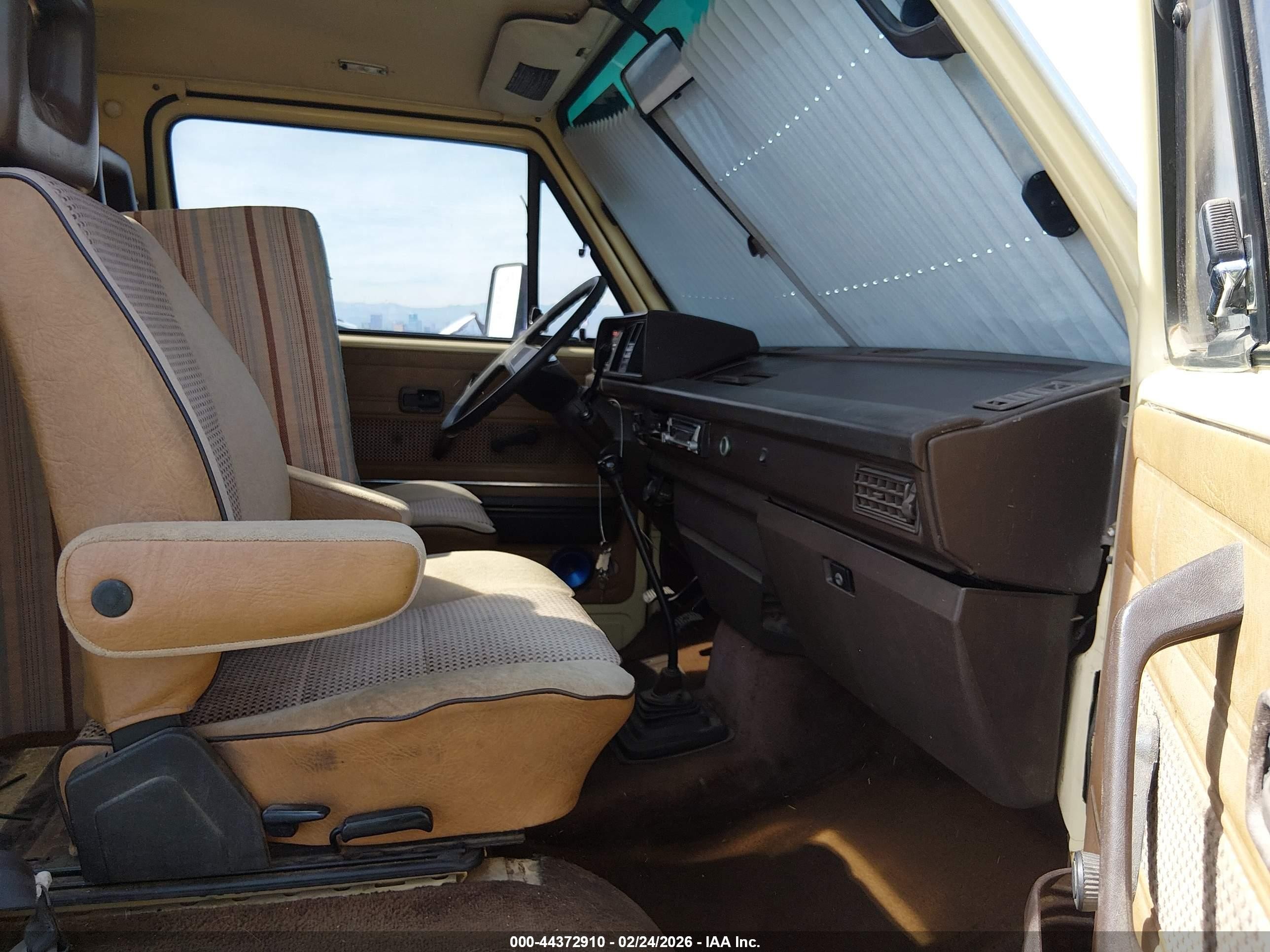 1984 Volkswagen Vanagon Campmobile Yellow vin: WV2ZB0253EH019260