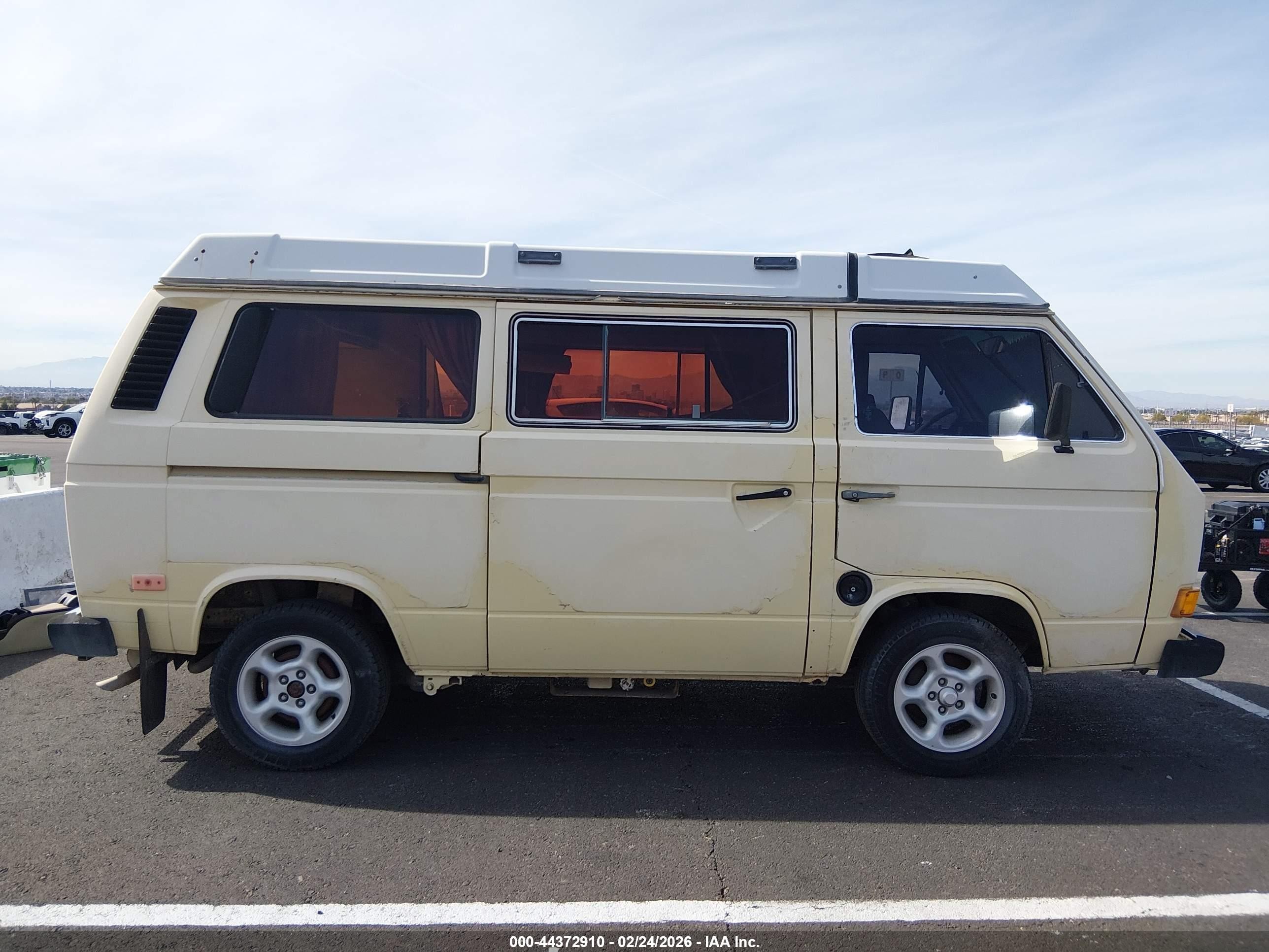 1984 Volkswagen Vanagon Campmobile Yellow vin: WV2ZB0253EH019260