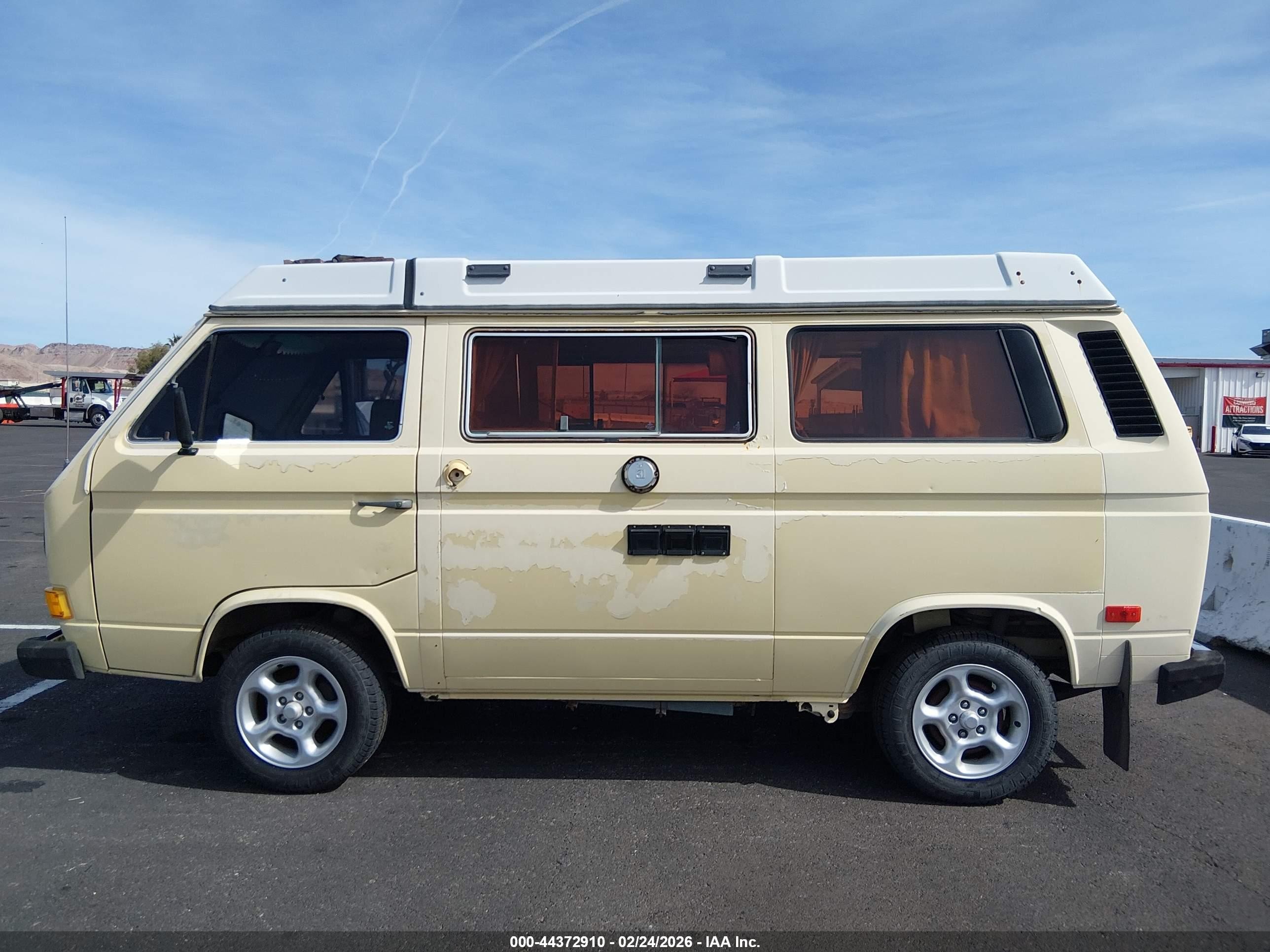 1984 Volkswagen Vanagon Campmobile Yellow vin: WV2ZB0253EH019260