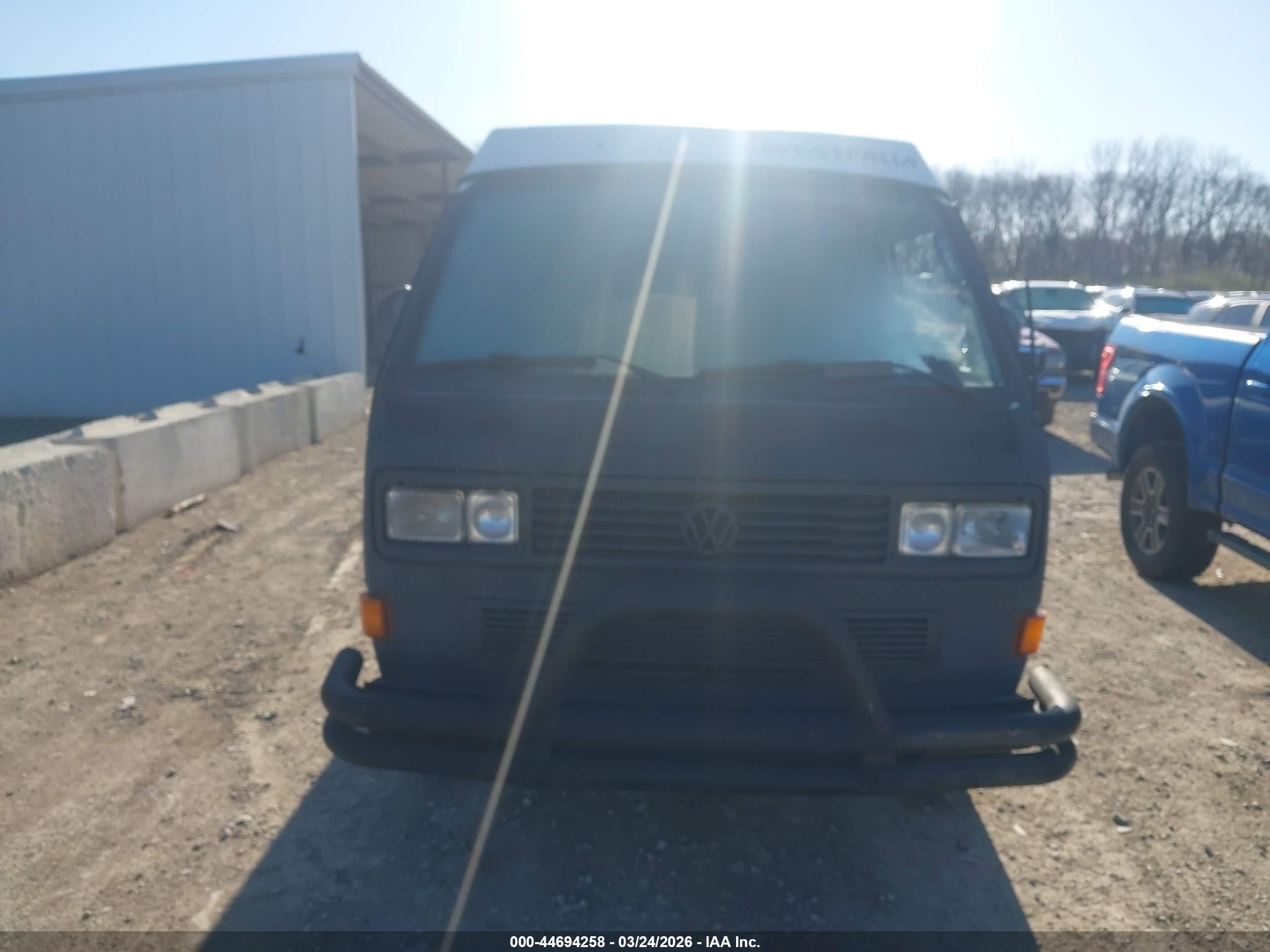 1989 Volkswagen Vanagon Campmobile White vin: WV2ZB0254KH042882