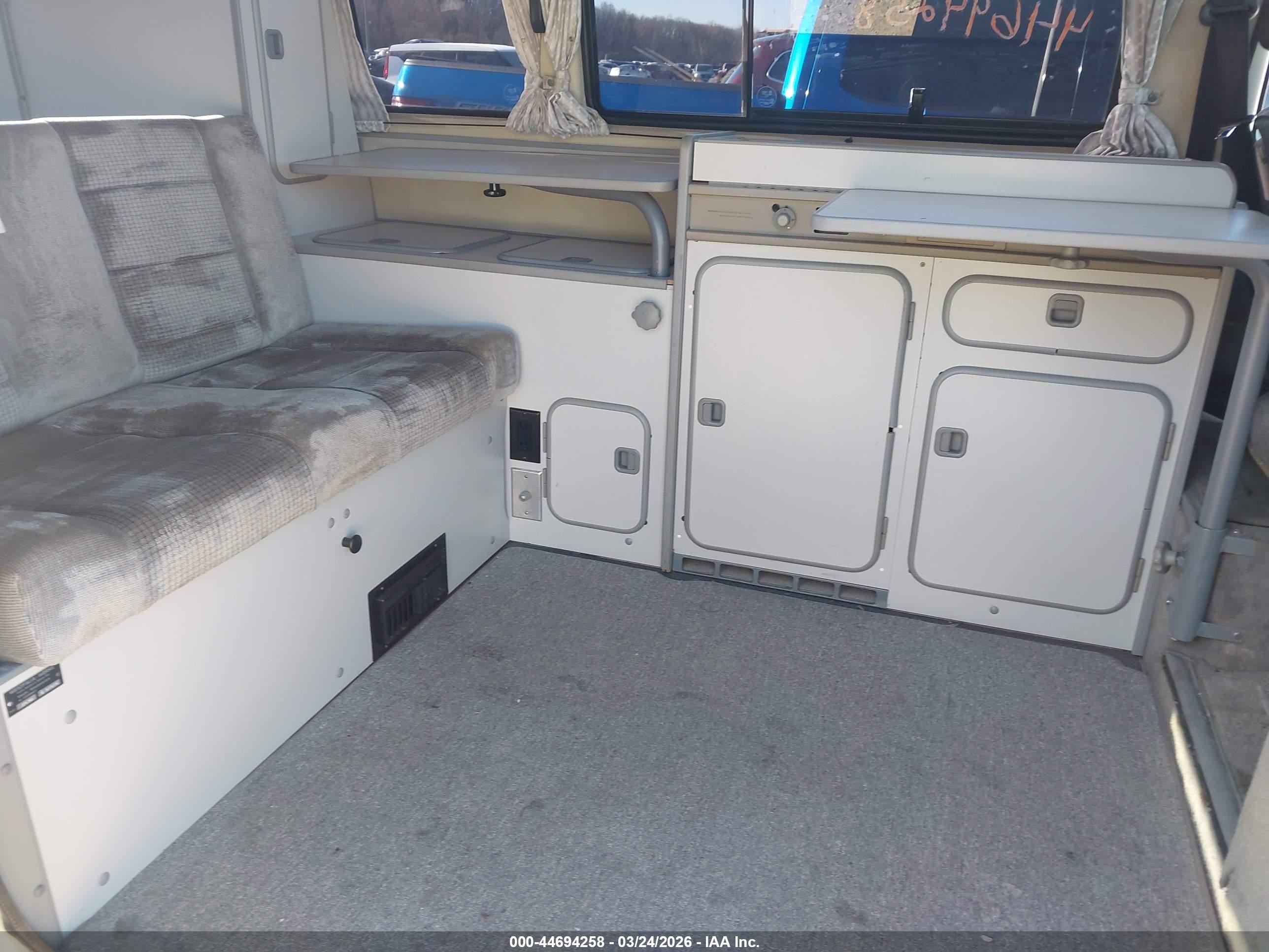 1989 Volkswagen Vanagon Campmobile White vin: WV2ZB0254KH042882