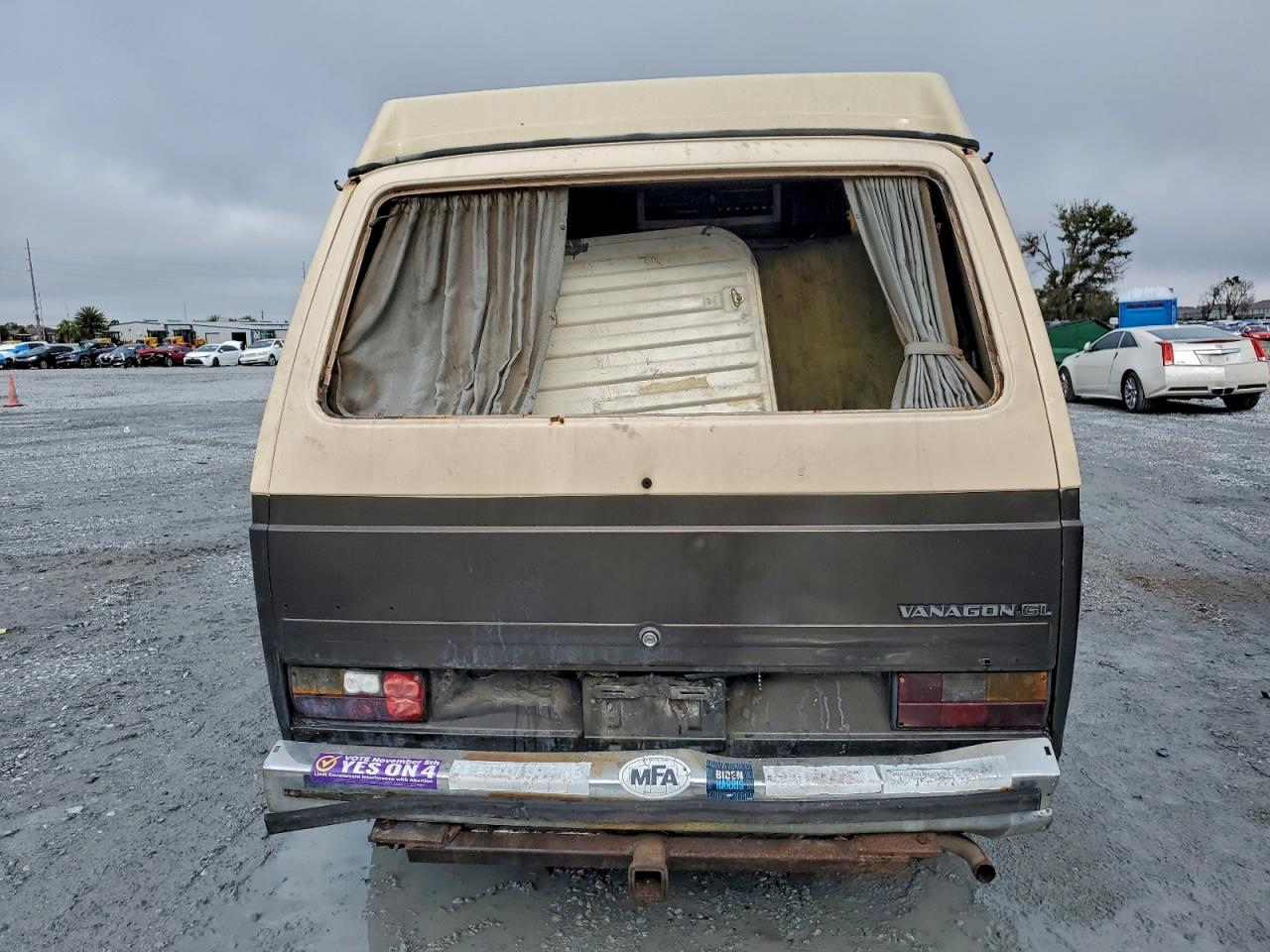 1984 Volkswagen Vanagon Campmobile Tan vin: WV2ZB0257EH083396