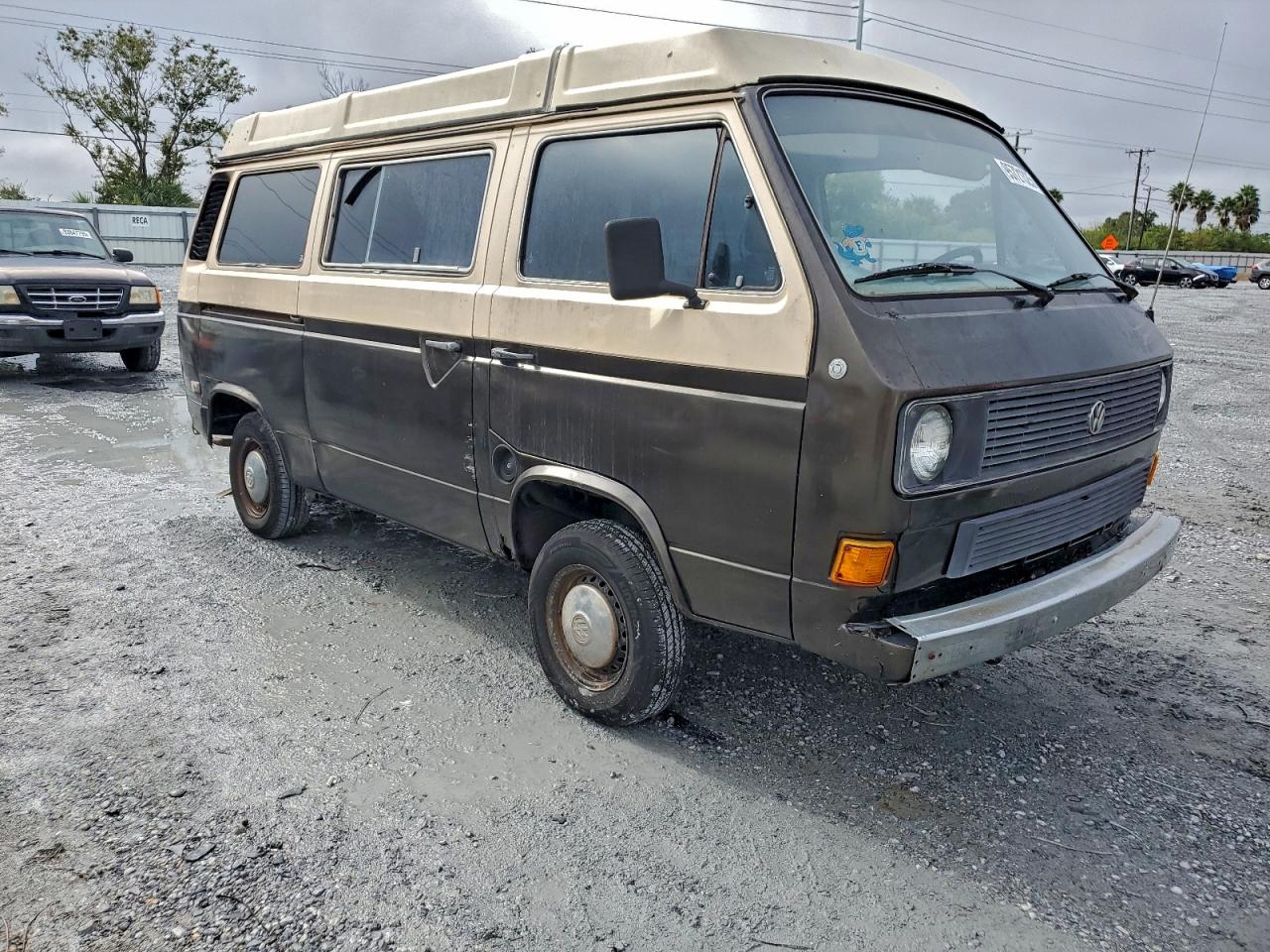 1984 Volkswagen Vanagon Campmobile Tan vin: WV2ZB0257EH083396