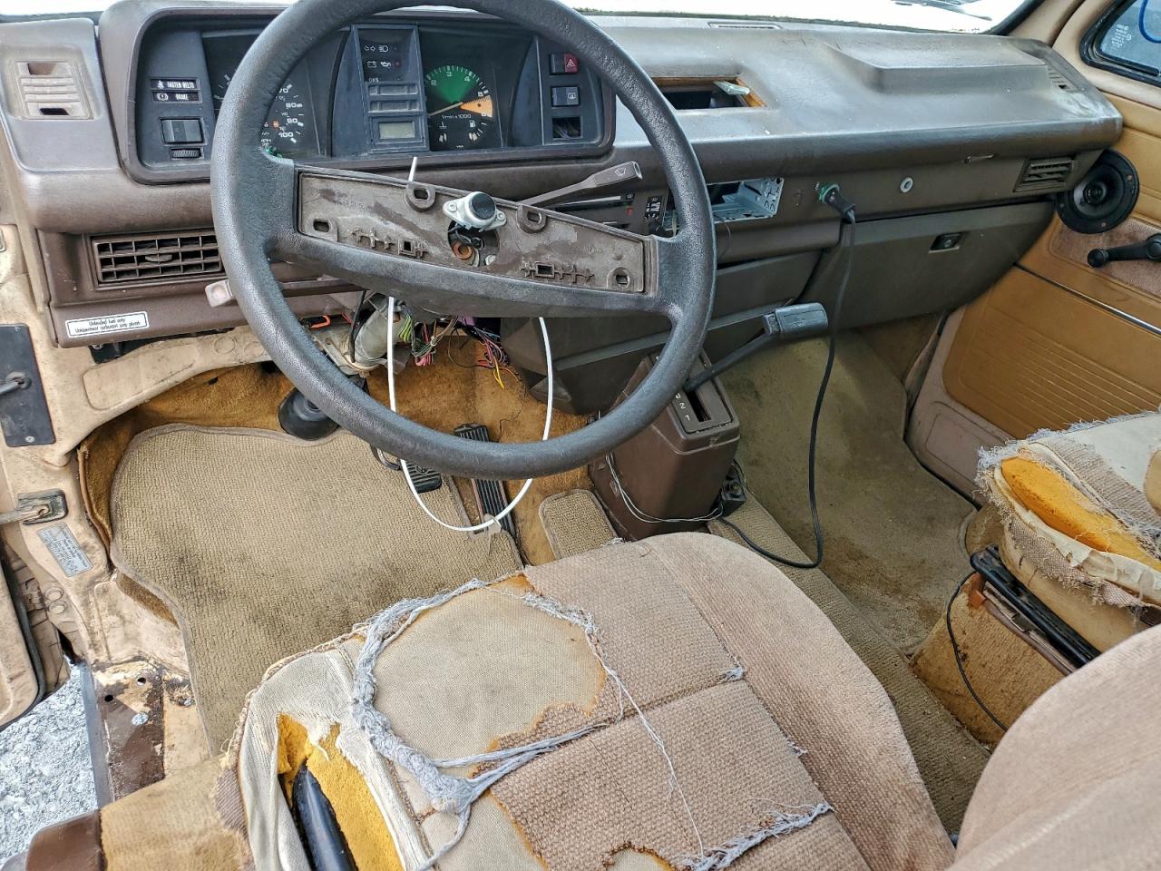 1984 Volkswagen Vanagon Campmobile Tan vin: WV2ZB0257EH083396