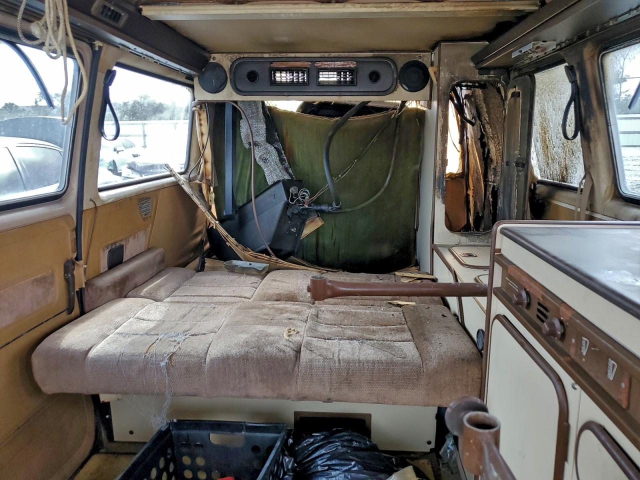 1984 Volkswagen Vanagon Campmobile Tan vin: WV2ZB0257EH083396