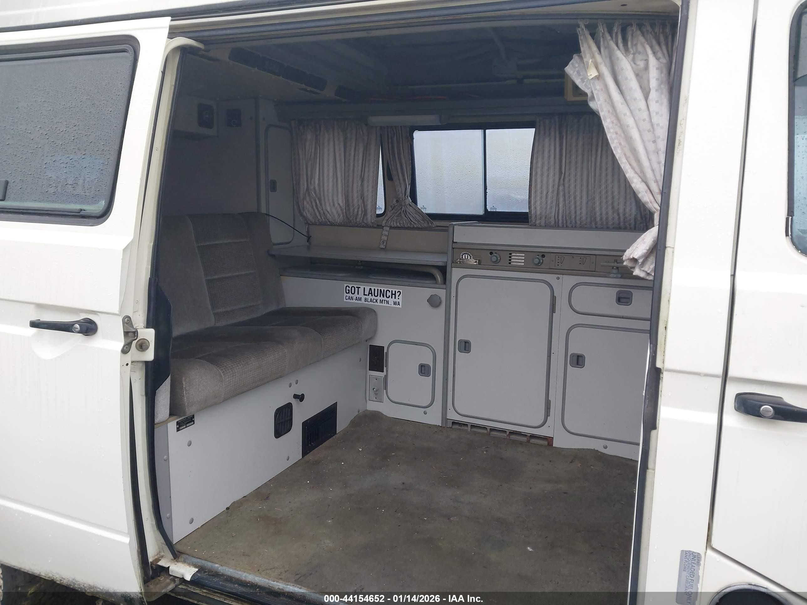 1991 Volkswagen Vanagon Campmobile White vin: WV2ZB0258MH001075
