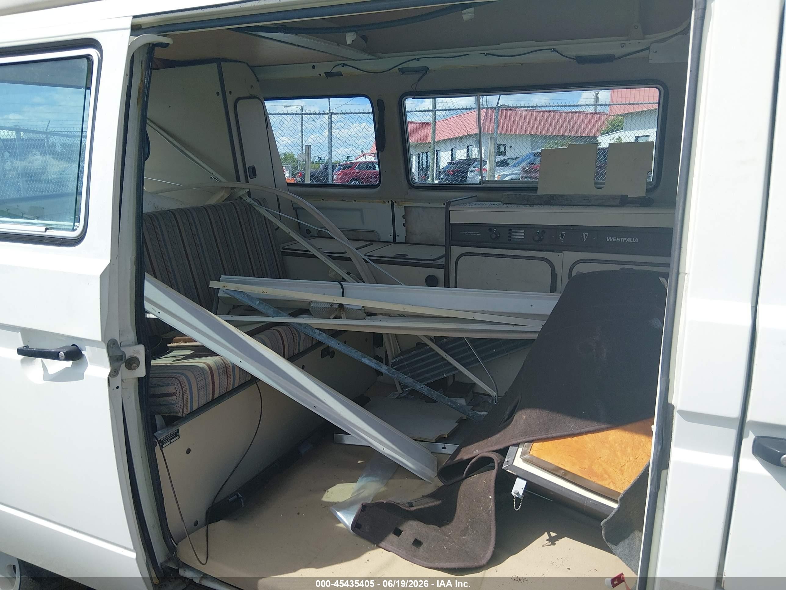 1987 Volkswagen Vanagon Campmobile White vin: WV2ZB0259HH097725