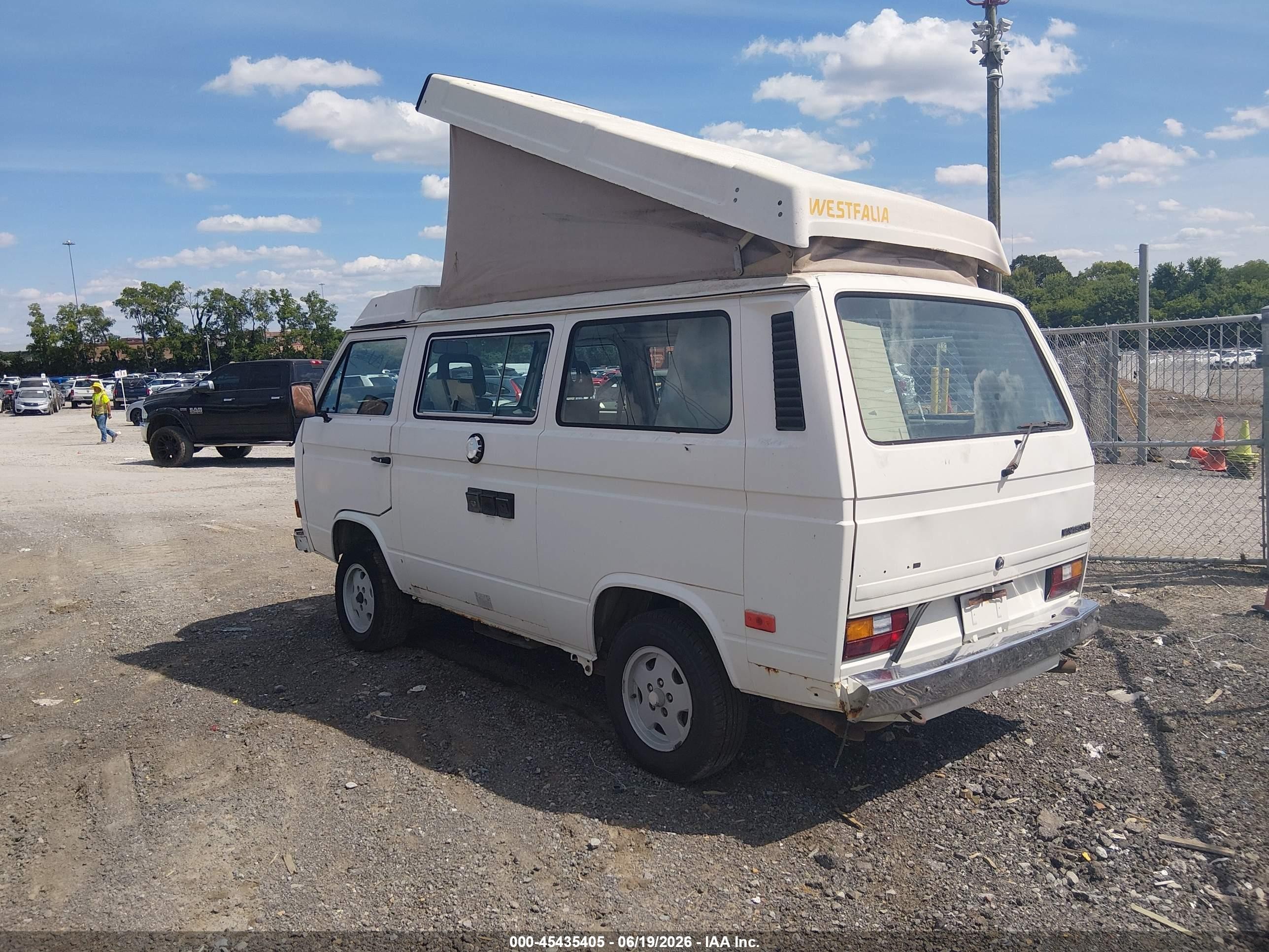 1987 Volkswagen Vanagon Campmobile White vin: WV2ZB0259HH097725