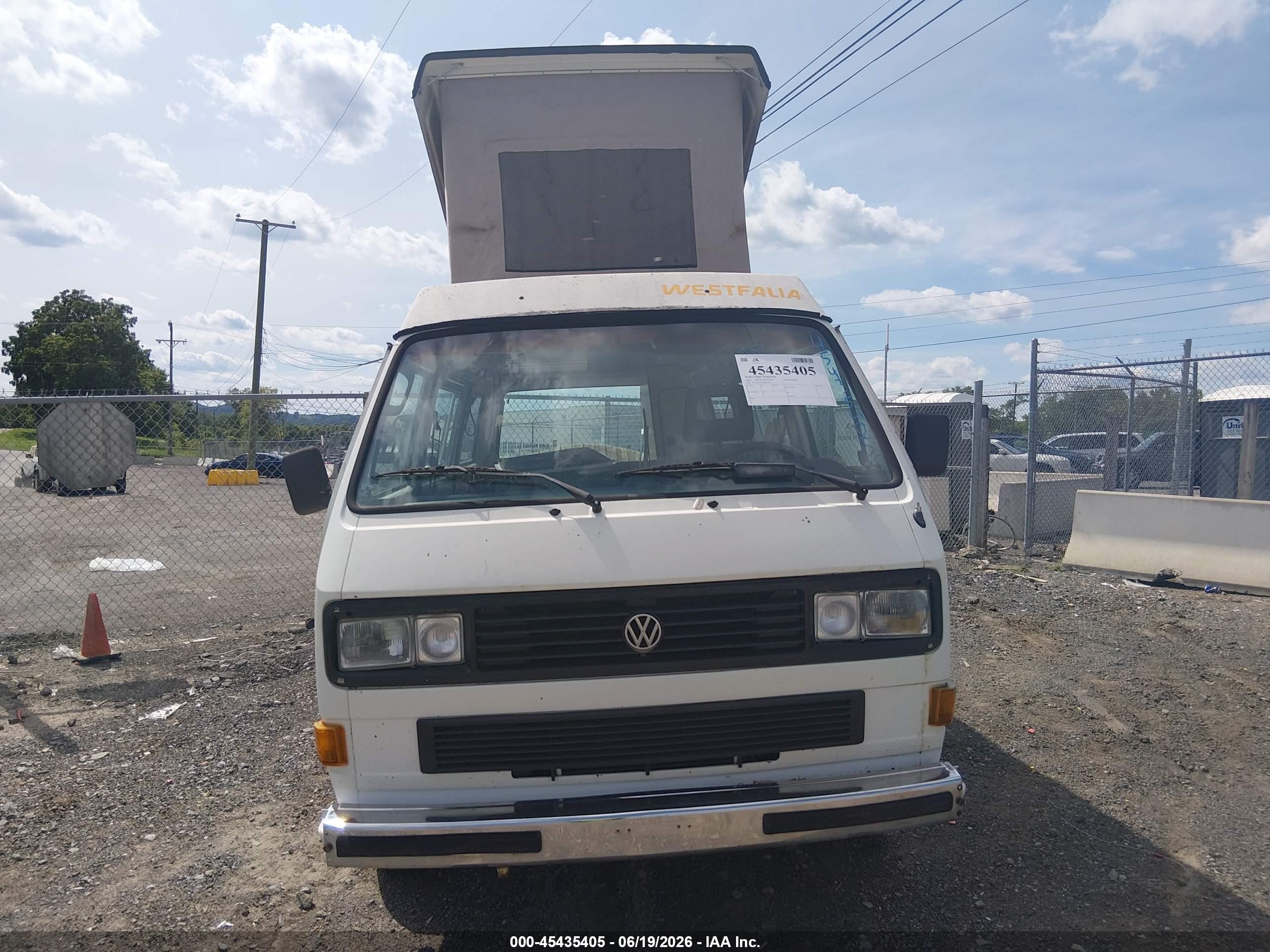 1987 Volkswagen Vanagon Campmobile White vin: WV2ZB0259HH097725