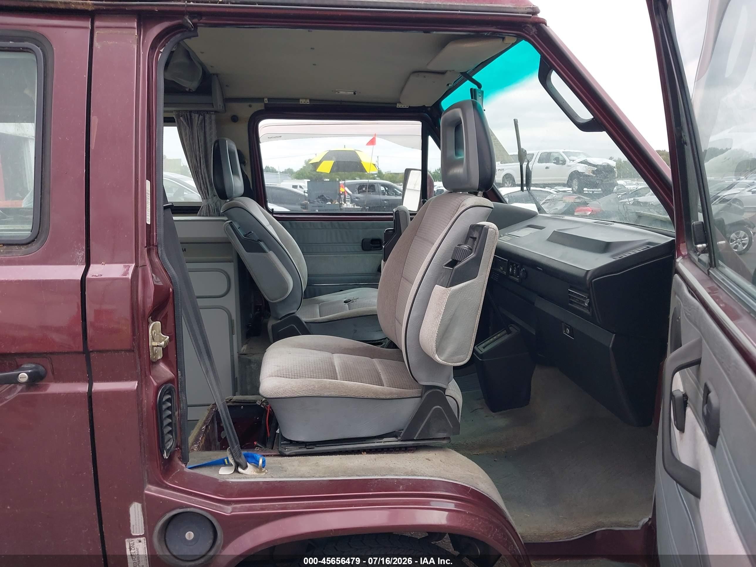 1991 Volkswagen Vanagon Campmobile Бордовый vin: WV2ZB0259MG006808