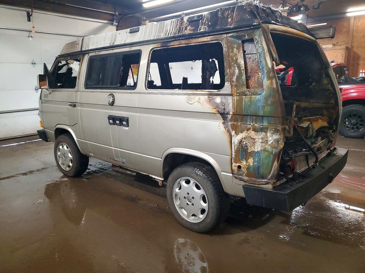 1991 Volkswagen Vanagon Campmobile Burn vin: WV2ZB025XMG008583