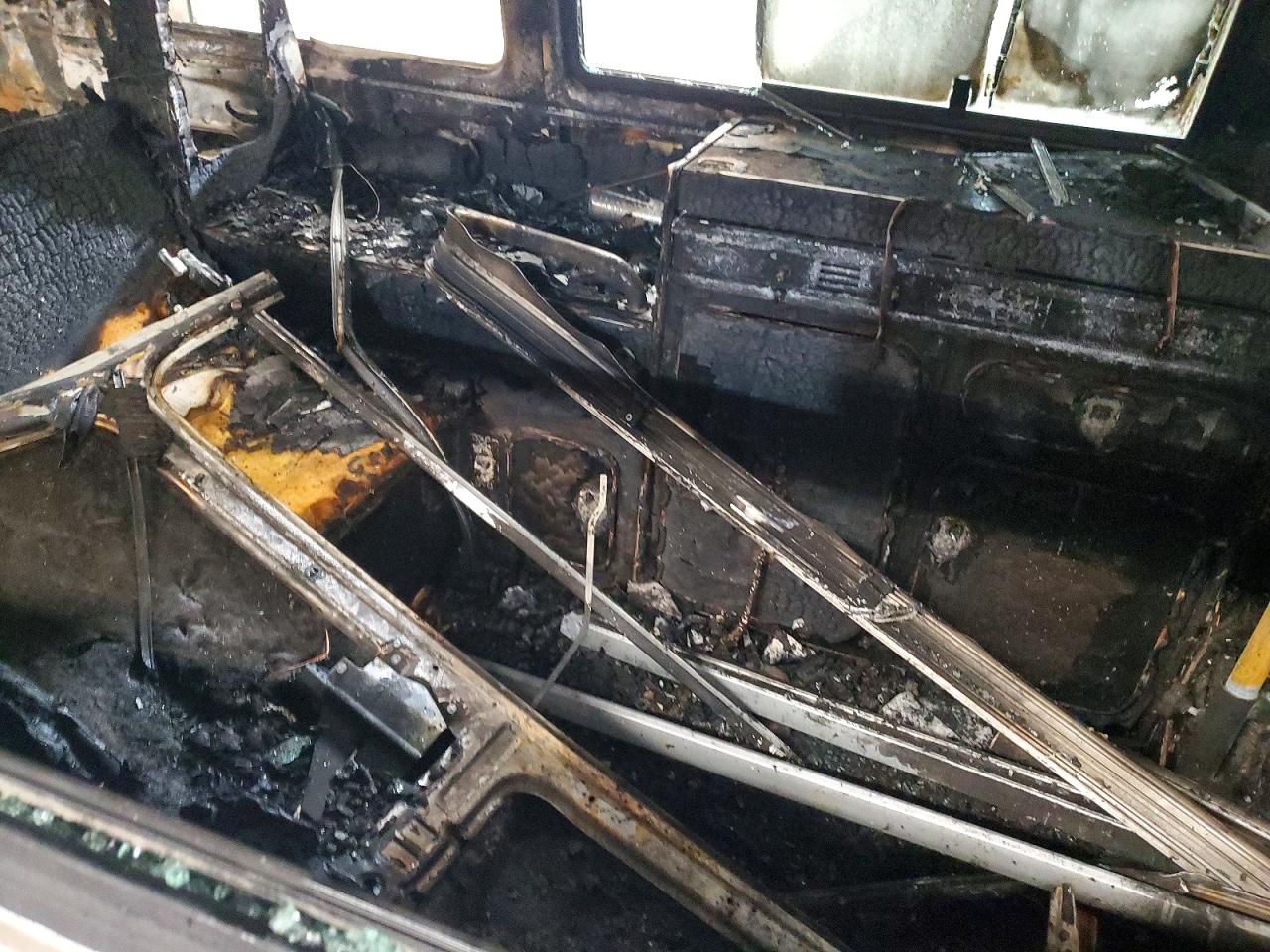 1991 Volkswagen Vanagon Campmobile Burn vin: WV2ZB025XMG008583