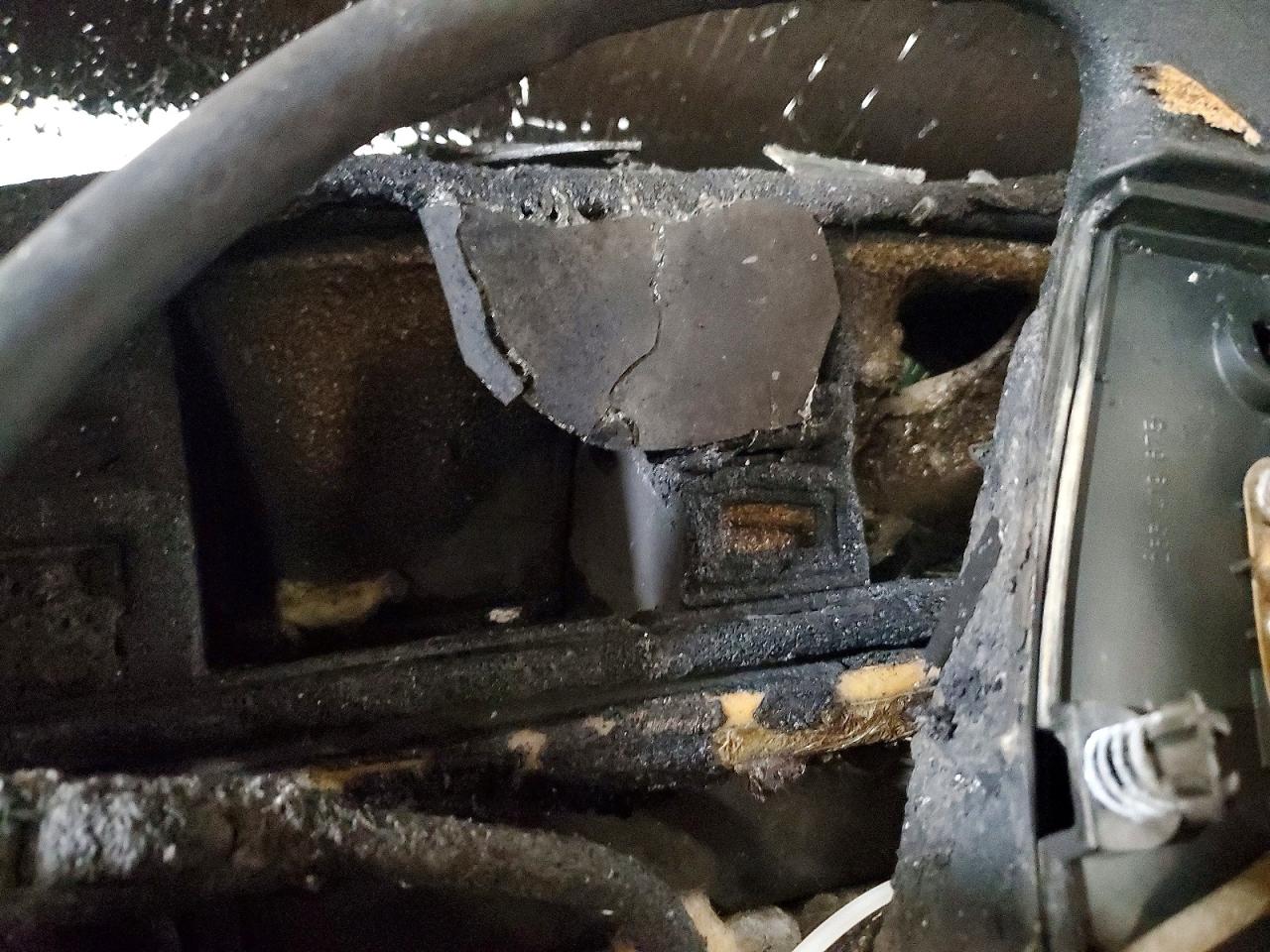 1991 Volkswagen Vanagon Campmobile Burn vin: WV2ZB025XMG008583