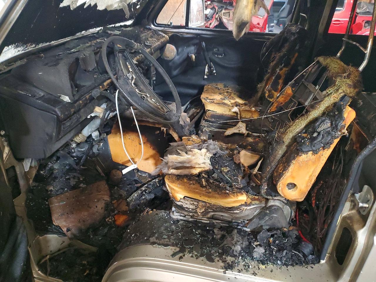 1991 Volkswagen Vanagon Campmobile Burn vin: WV2ZB025XMG008583