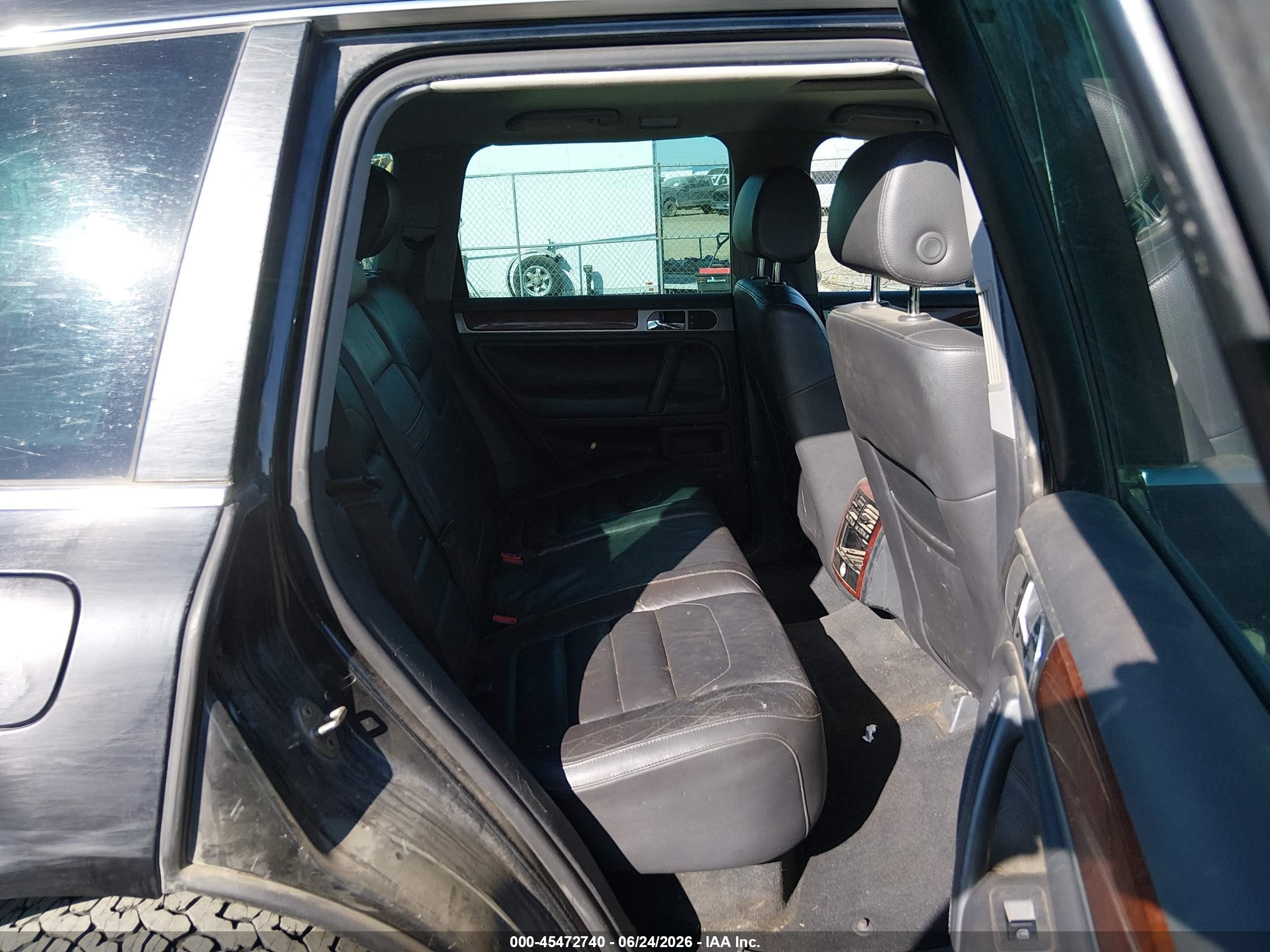 2010 Volkswagen Touareg V6 Tdi Black vin: WVGAK7A95AD001638